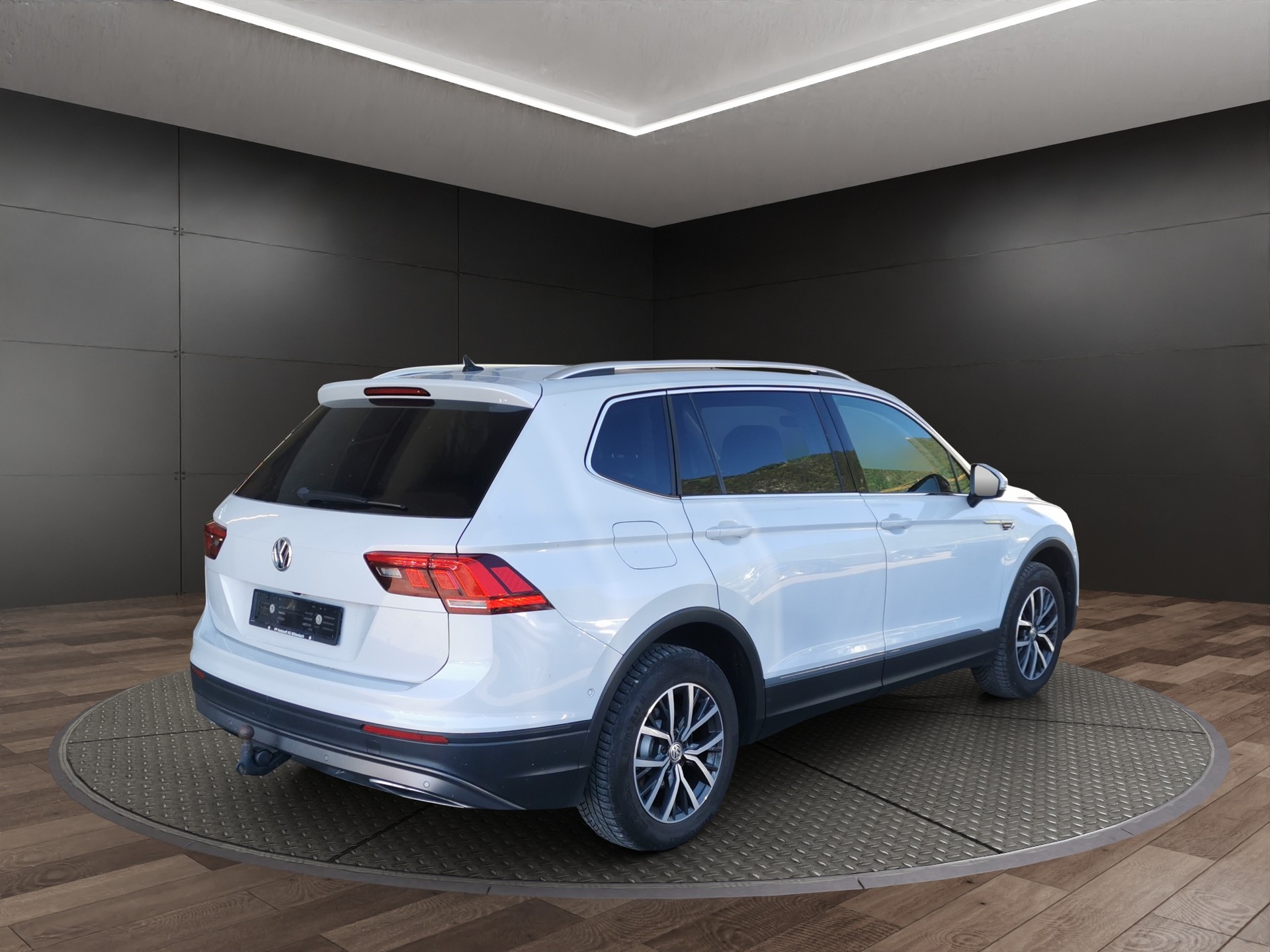 VW Tiguan Allspace 2.0TSI Comfortline 4Motion DSG-image-5