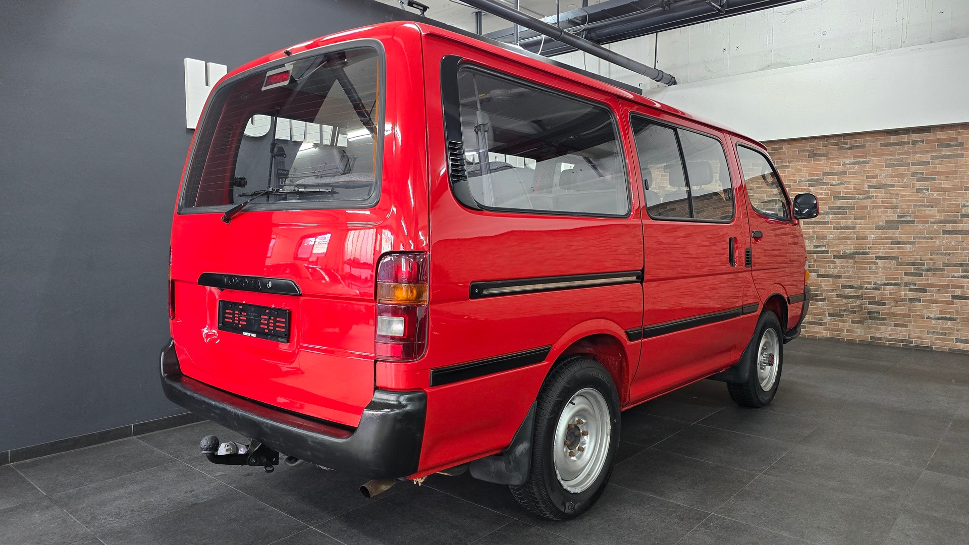 TOYOTA Hiace 2.4 4x4 Saloon Jub.-image-10