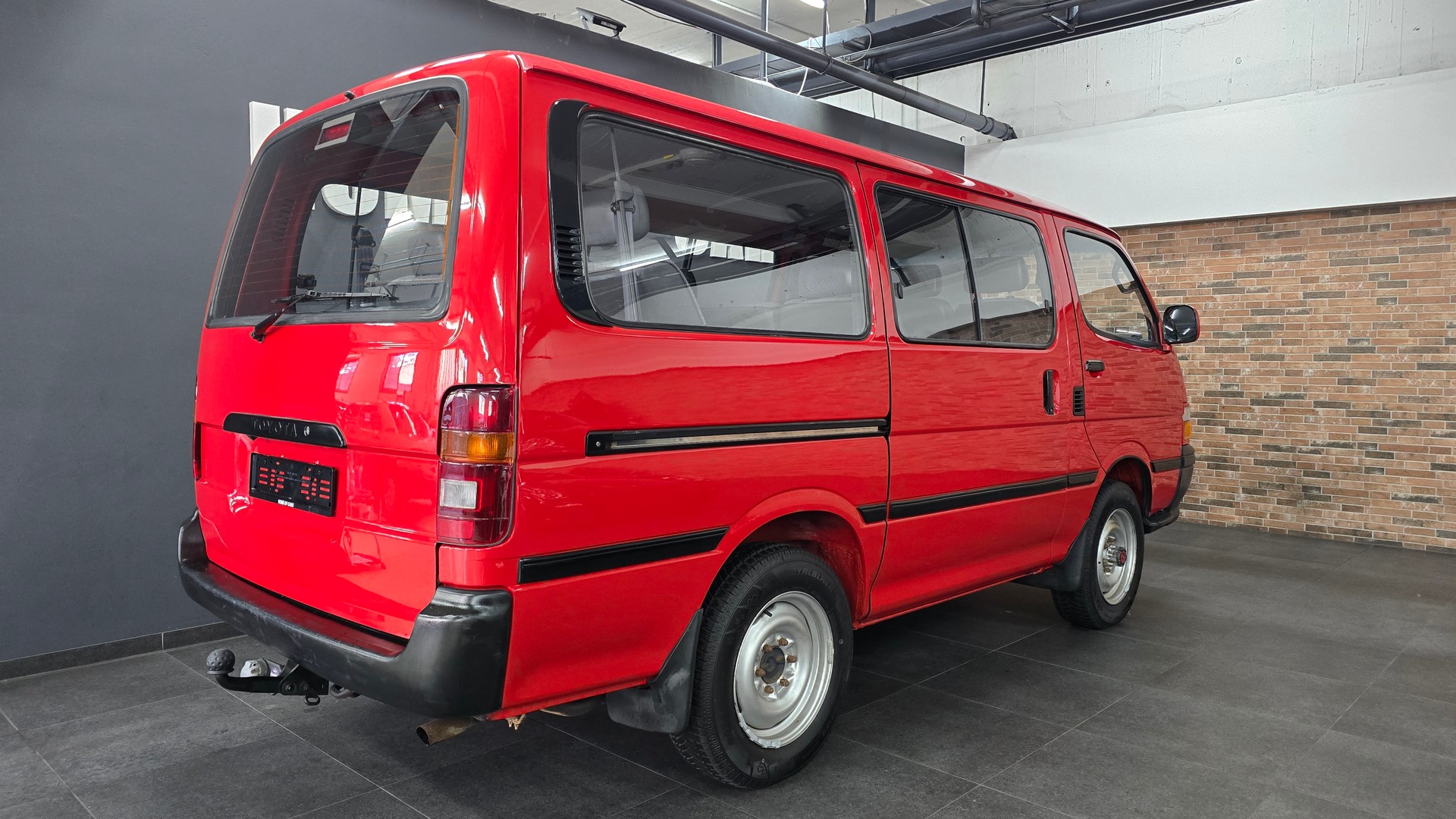 TOYOTA Hiace 2.4 4x4 Saloon Jub.-image-11