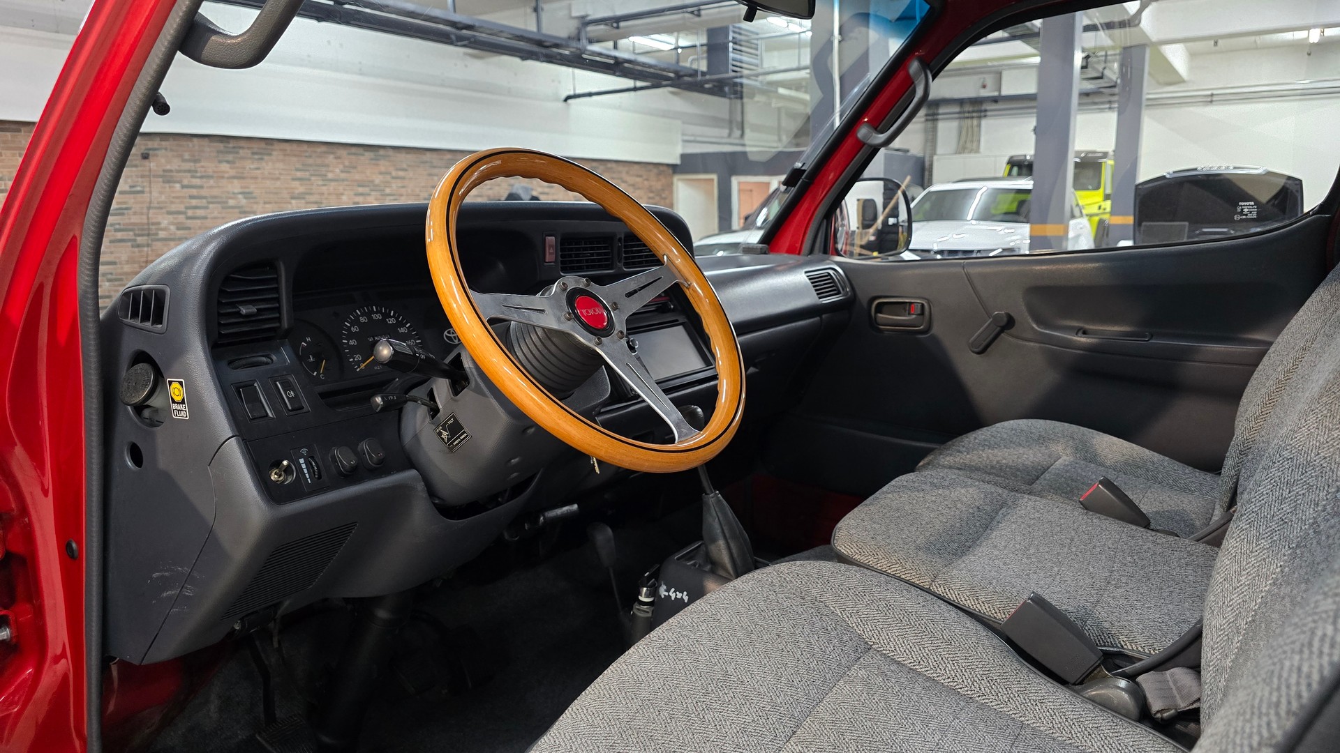 TOYOTA Hiace 2.4 4x4 Saloon Jub.-image-18
