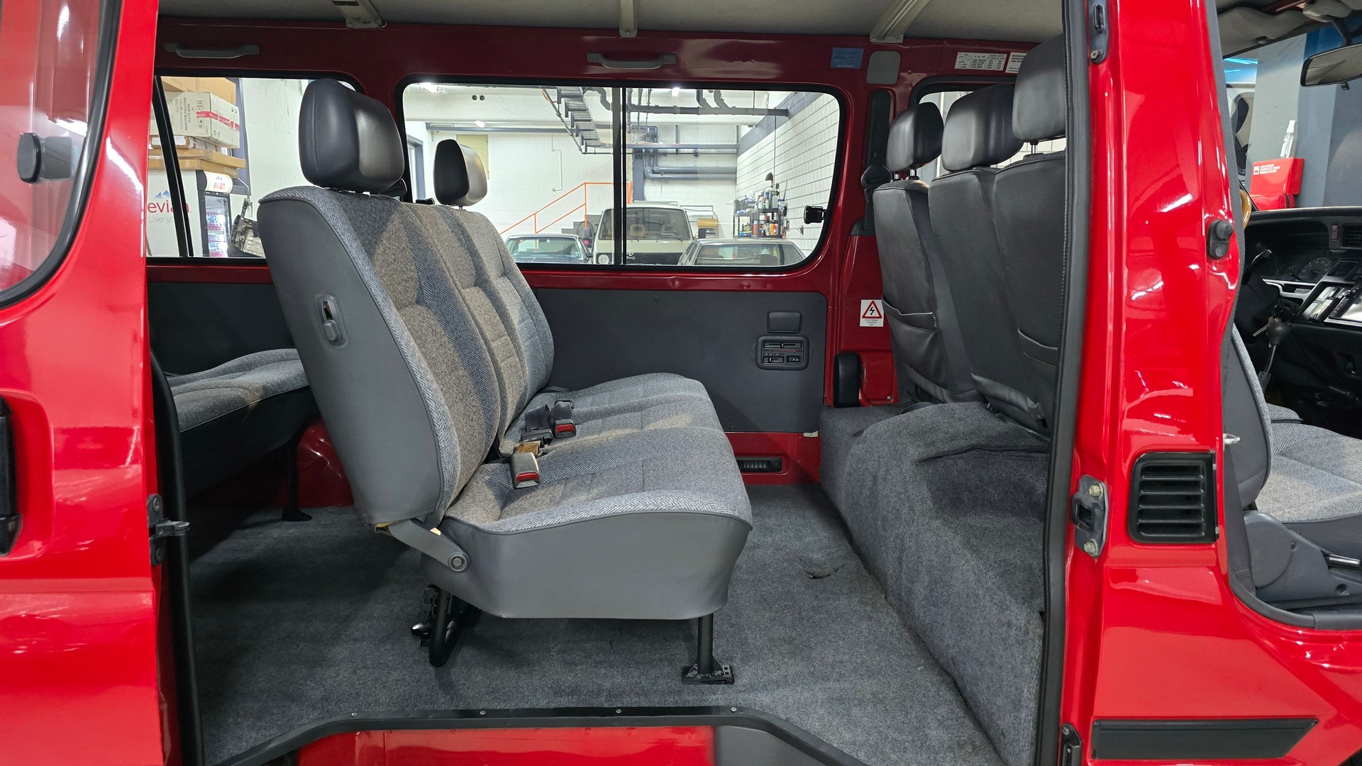 TOYOTA Hiace 2.4 4x4 Saloon Jub.-image-23