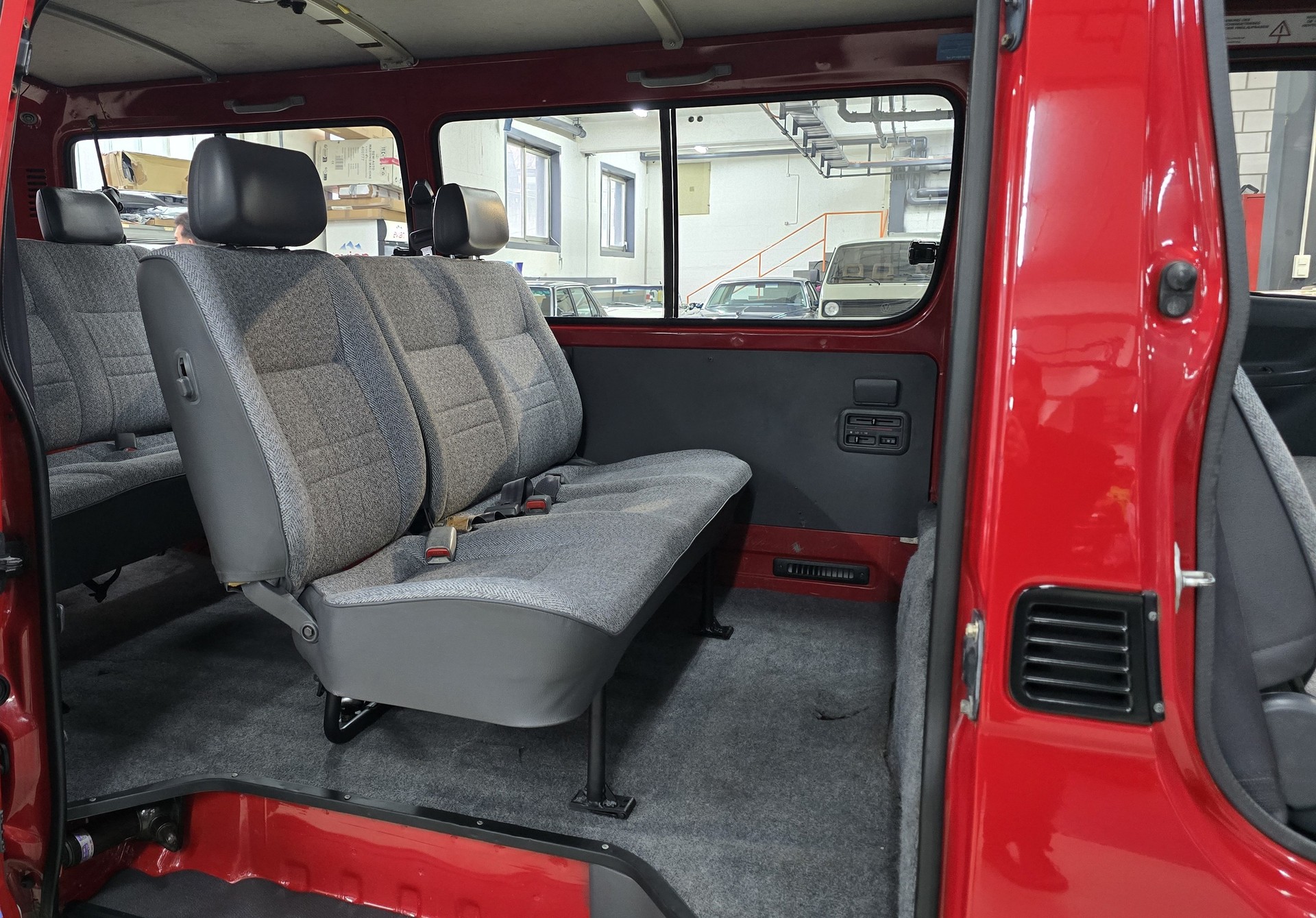 TOYOTA Hiace 2.4 4x4 Saloon Jub.-image-24