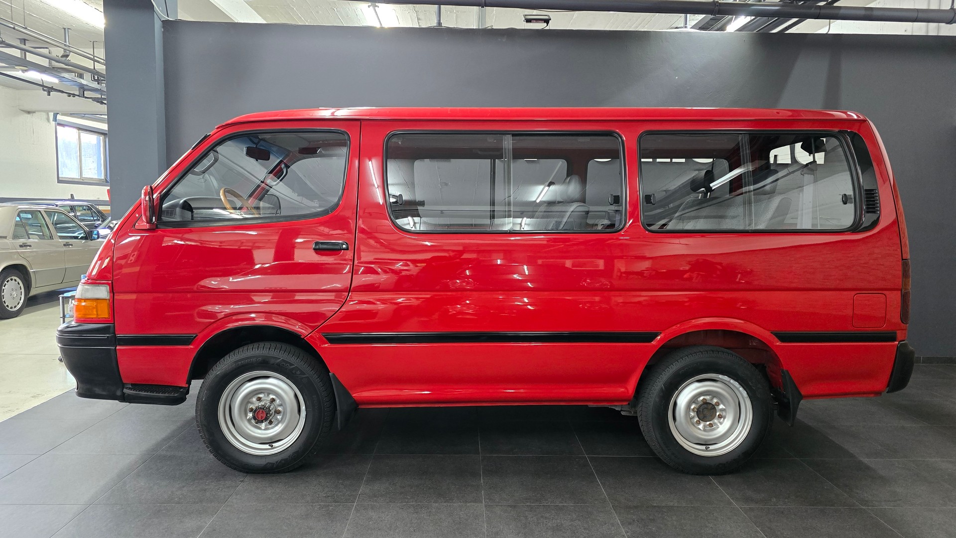 TOYOTA Hiace 2.4 4x4 Saloon Jub.-image-4