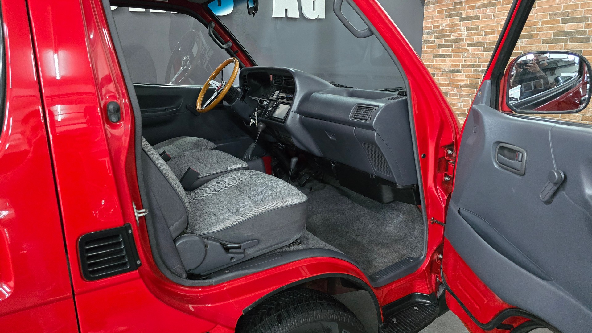 TOYOTA Hiace 2.4 4x4 Saloon Jub.-image-20