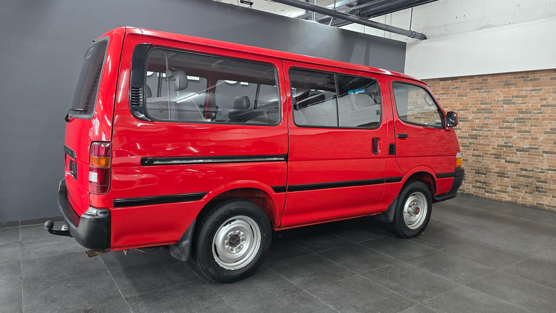 TOYOTA Hiace 2.4 4x4 Saloon Jub.-image-12