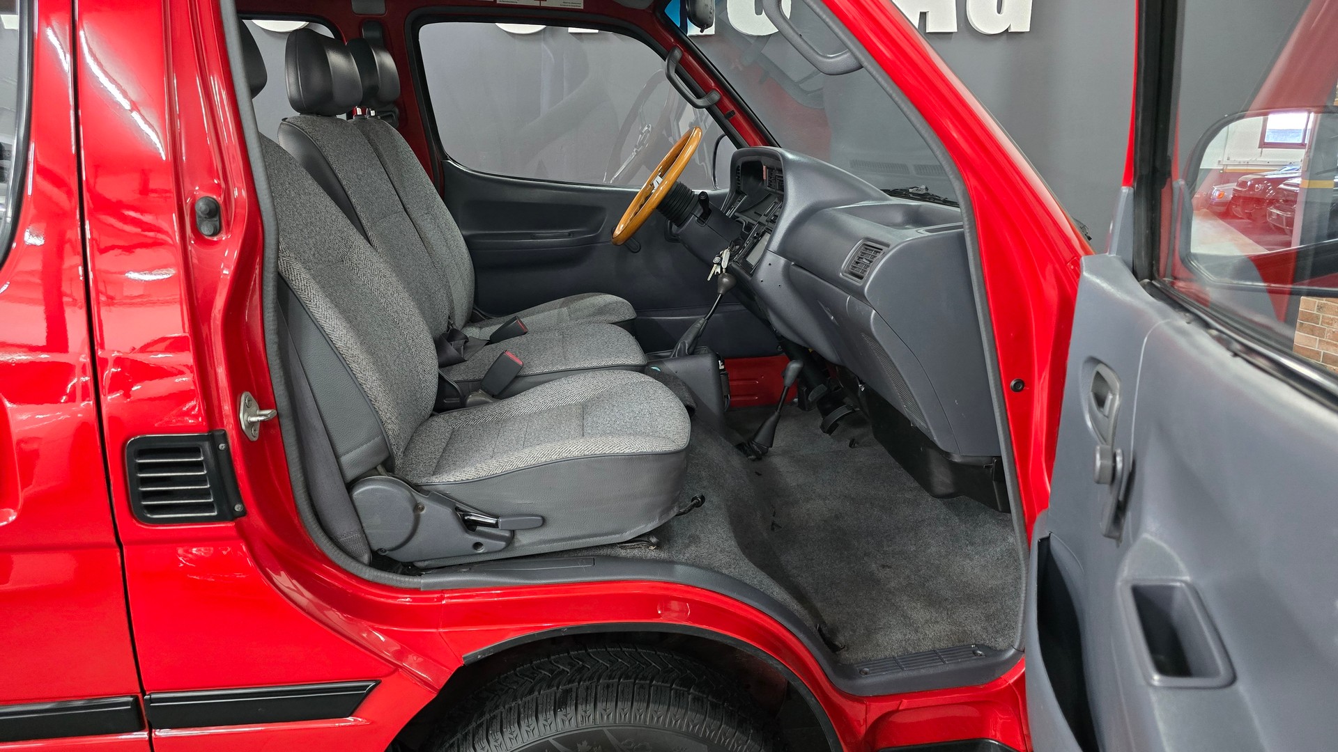 TOYOTA Hiace 2.4 4x4 Saloon Jub.-image-21