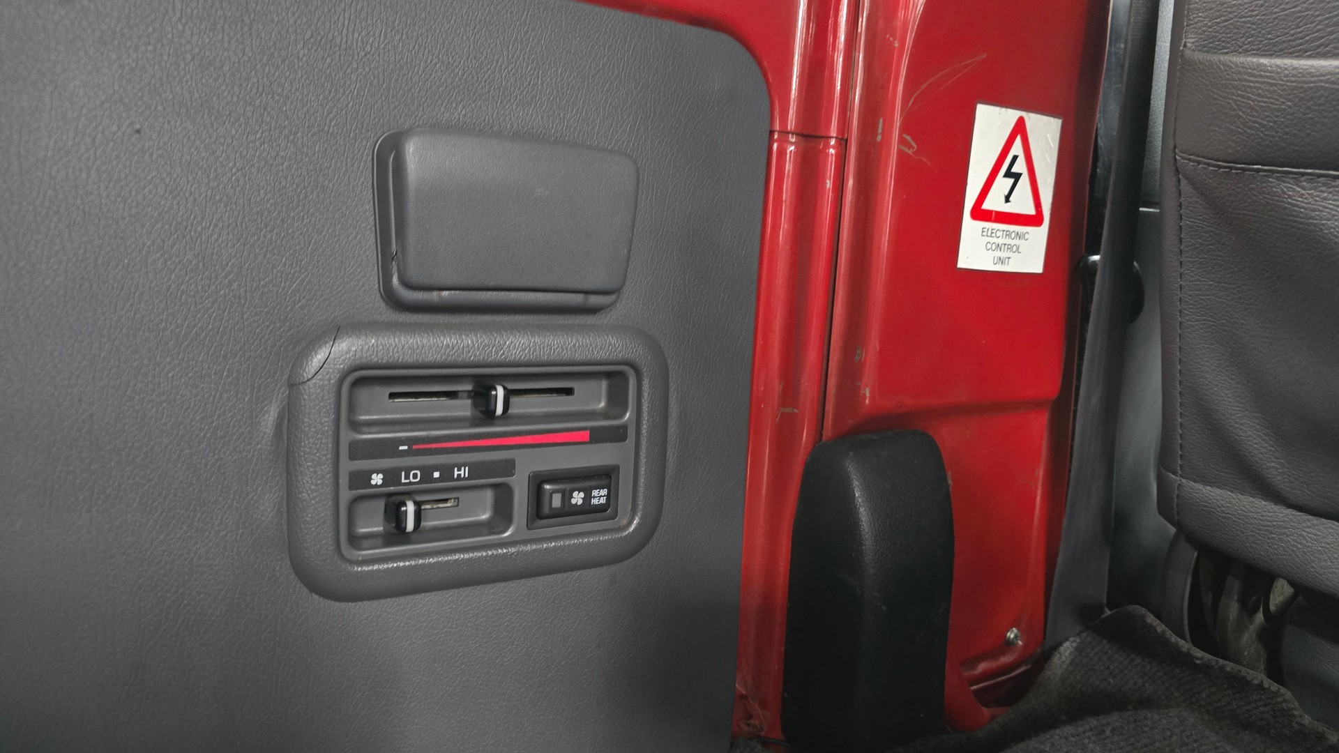 TOYOTA Hiace 2.4 4x4 Saloon Jub.-image-27
