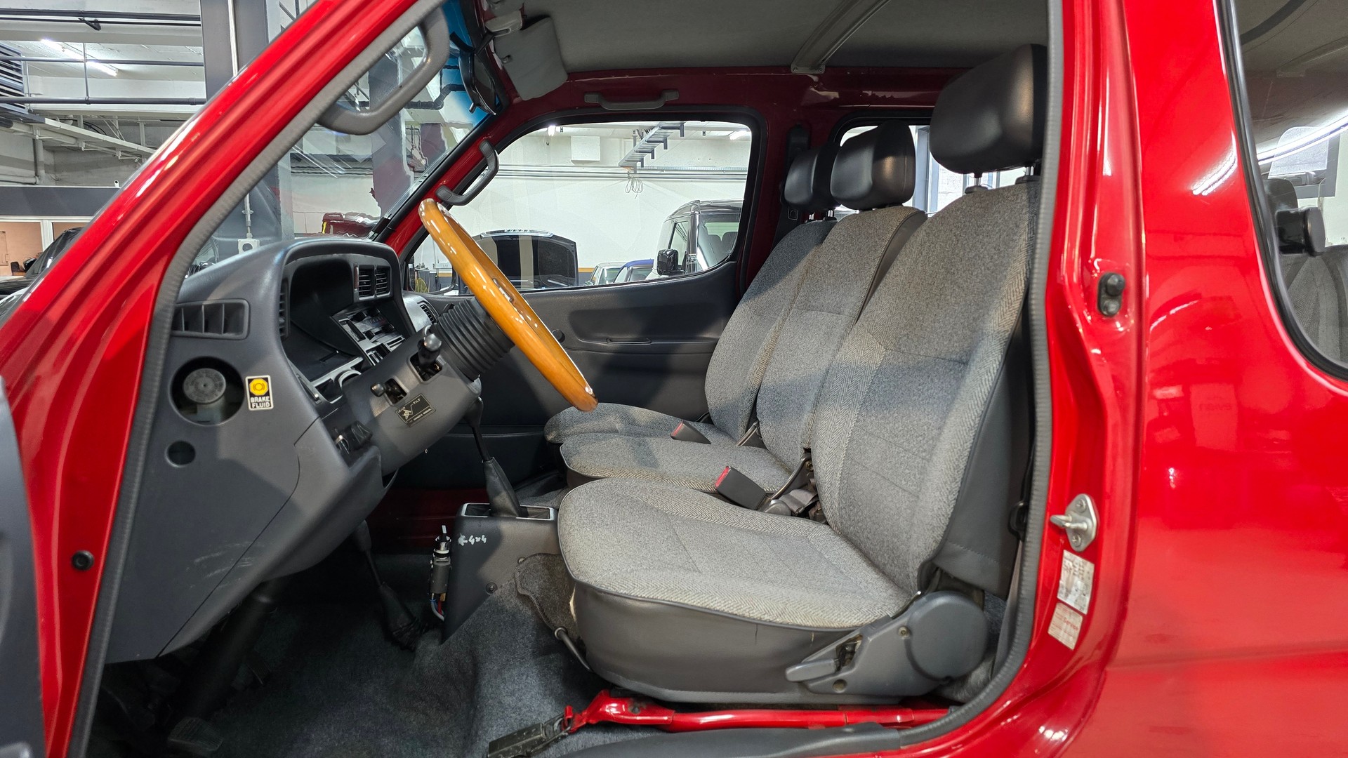 TOYOTA Hiace 2.4 4x4 Saloon Jub.-image-19