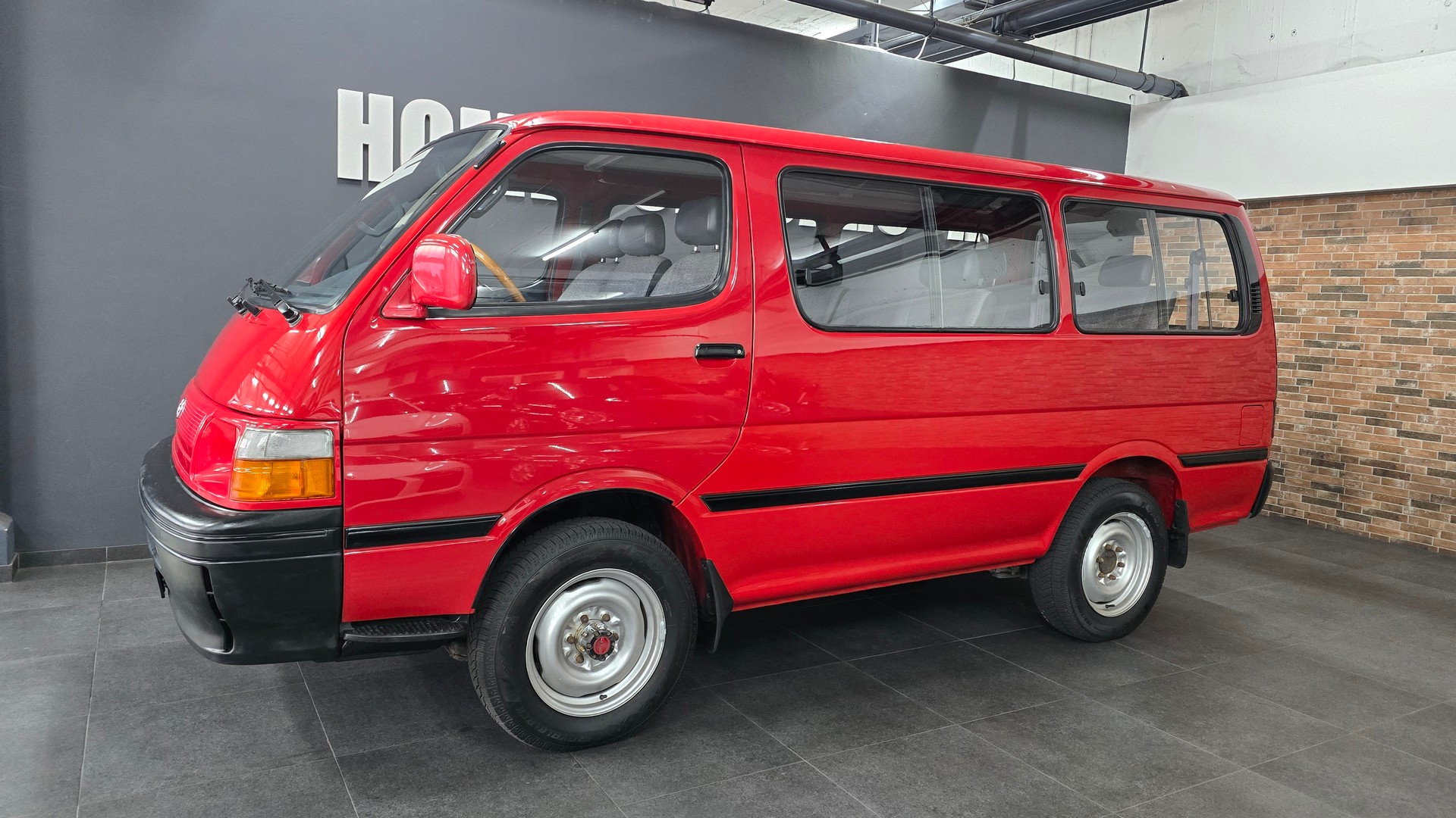 TOYOTA Hiace 2.4 4x4 Saloon Jub.-showroom-element-3