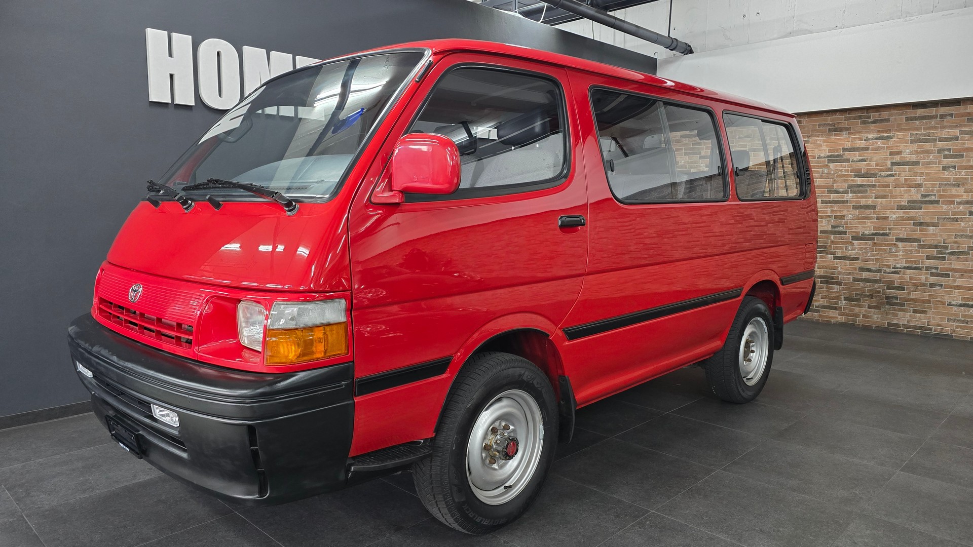 TOYOTA Hiace 2.4 4x4 Saloon Jub.-showroom-element-1