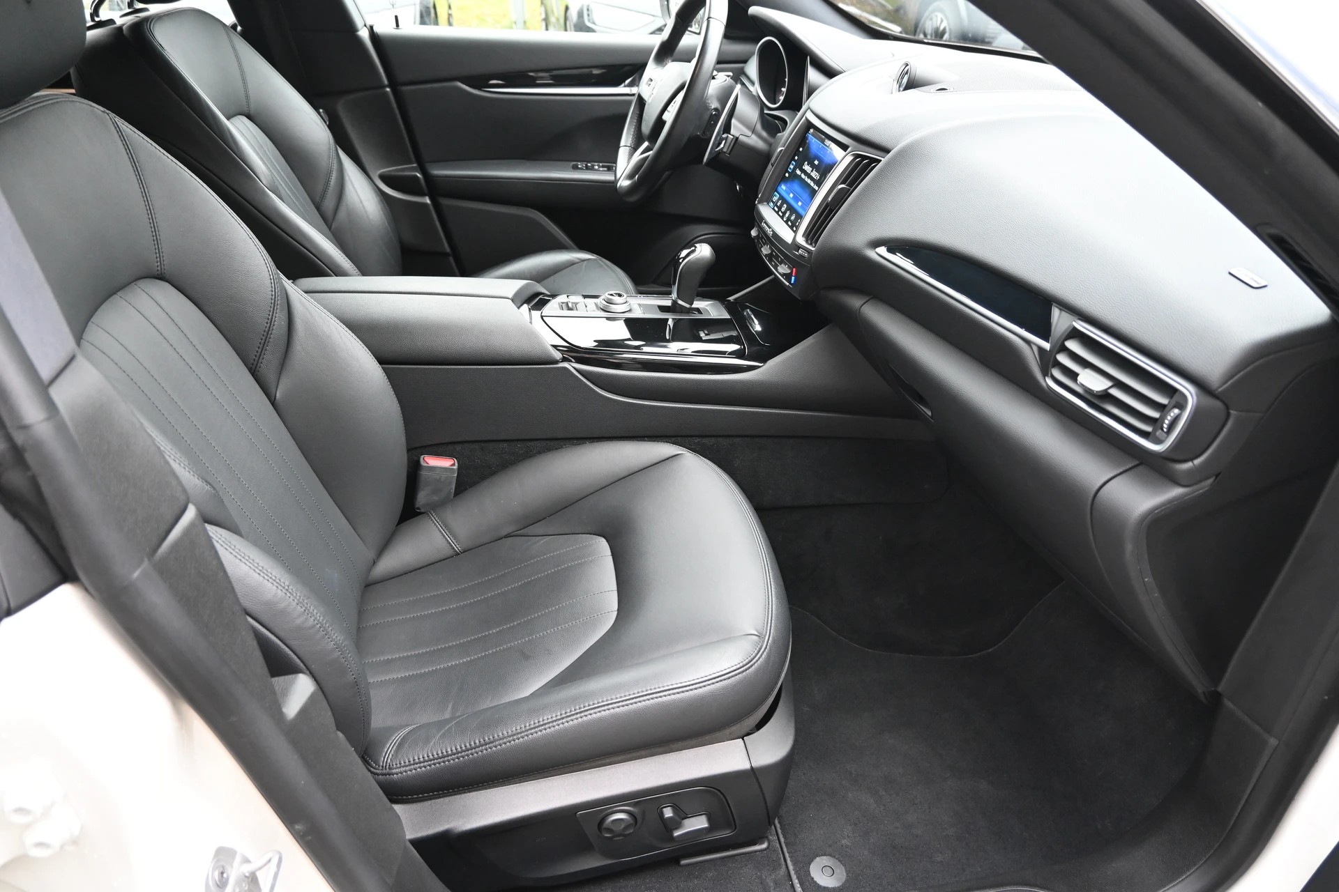 MASERATI Levante D 3.0 V6 Automatica 4X4 275PS (CH Auto)-image-11