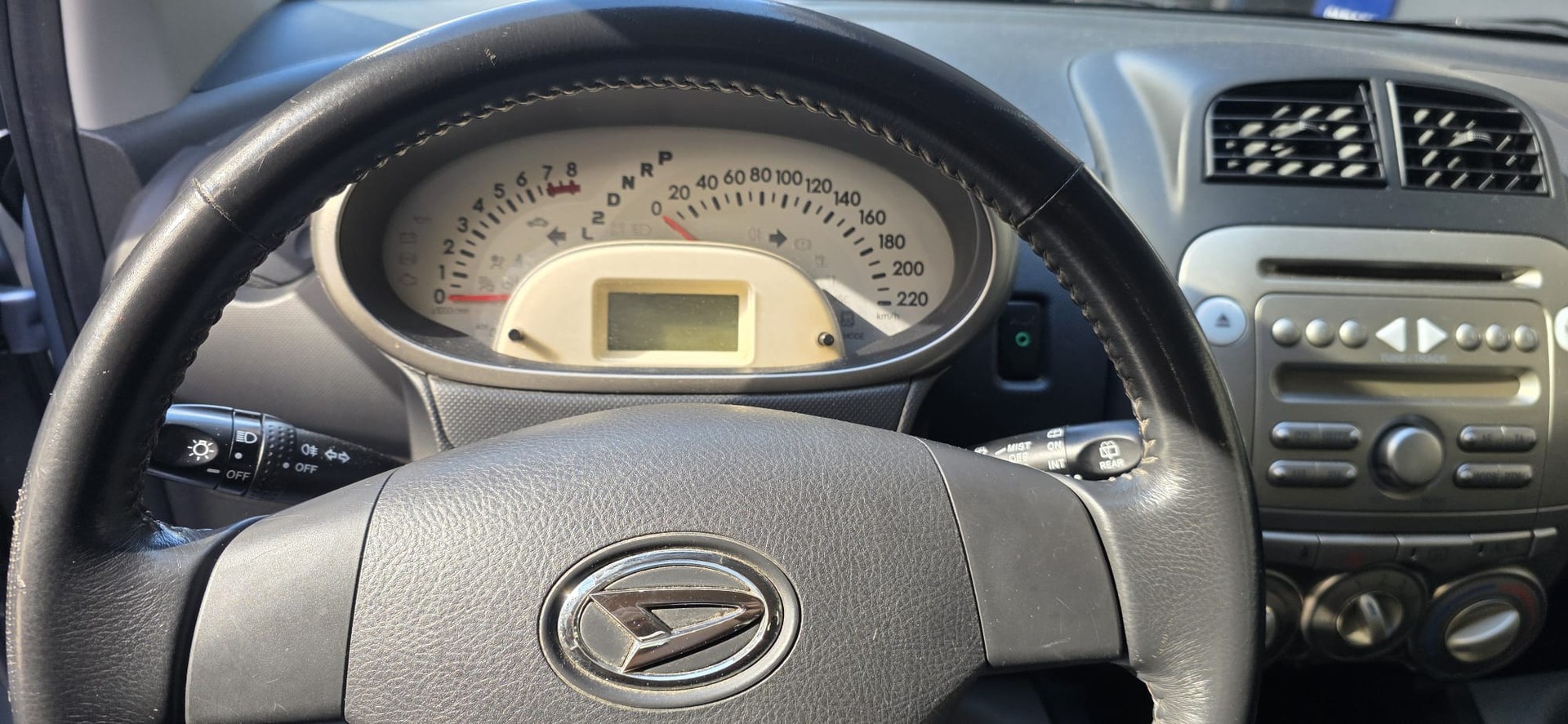 DAIHATSU Sirion 1.3 S Custom 4WD Automatic-image-6