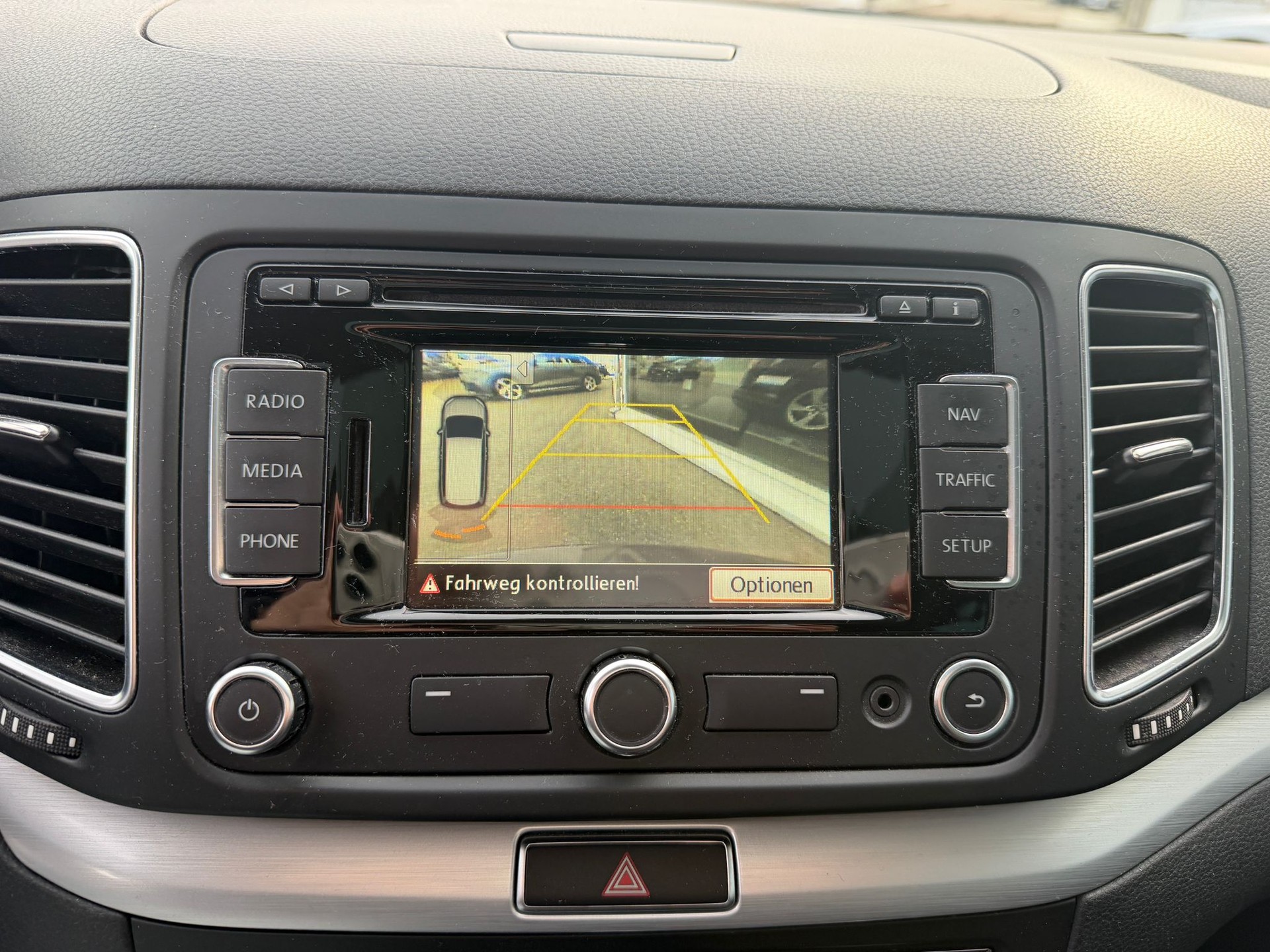 VW Sharan 1.4 TSI BlueMotion Technology Cup-image-18