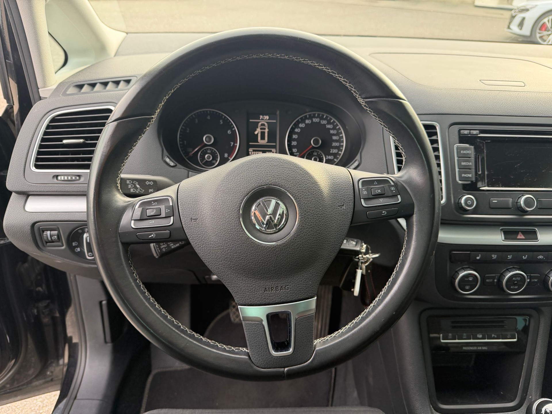 VW Sharan 1.4 TSI BlueMotion Technology Cup-image-15