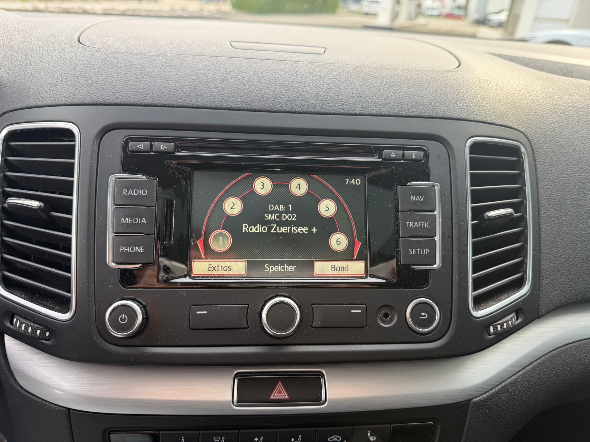 VW Sharan 1.4 TSI BlueMotion Technology Cup-image-16