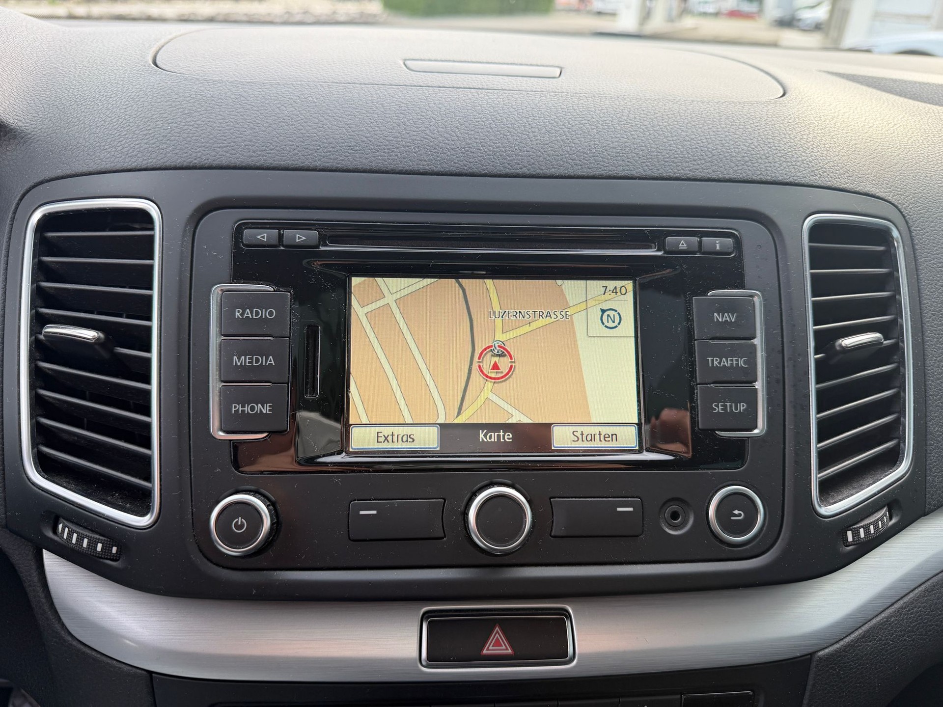 VW Sharan 1.4 TSI BlueMotion Technology Cup-image-17