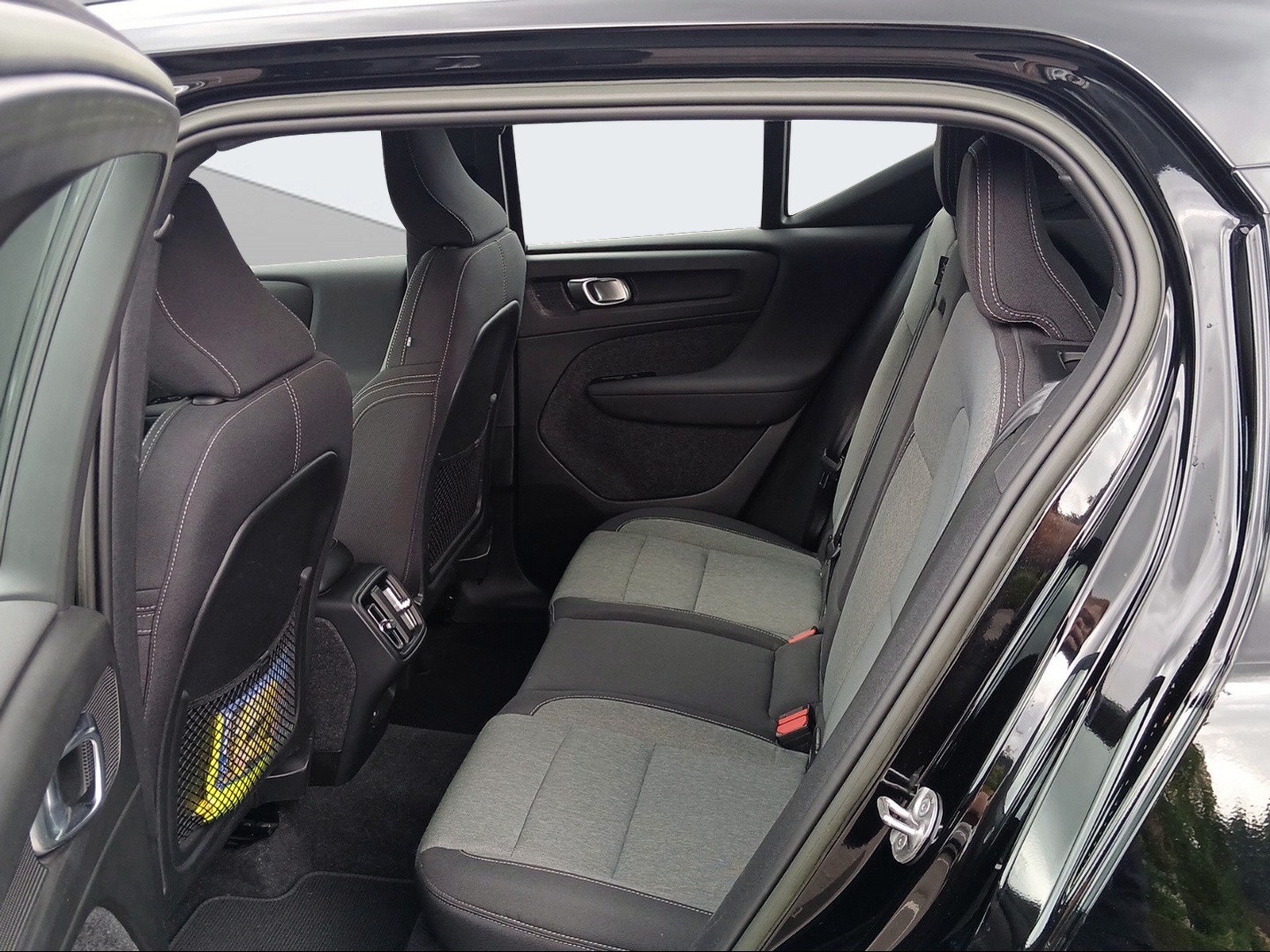 VOLVO XC40 2.0 B4 MH Plus Dark AWD-image-11