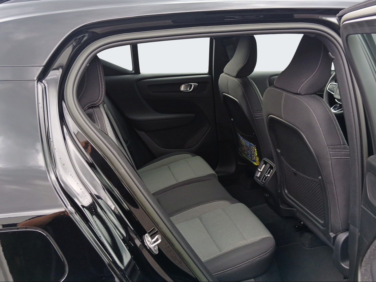 VOLVO XC40 2.0 B4 MH Plus Dark AWD-image-12