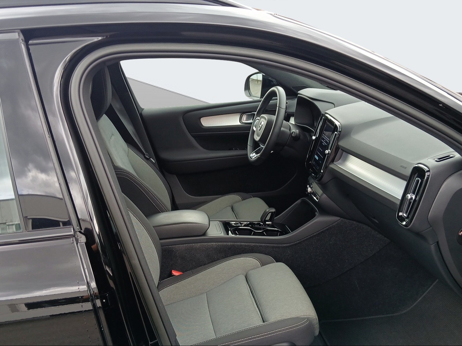 VOLVO XC40 2.0 B4 MH Plus Dark AWD-image-13