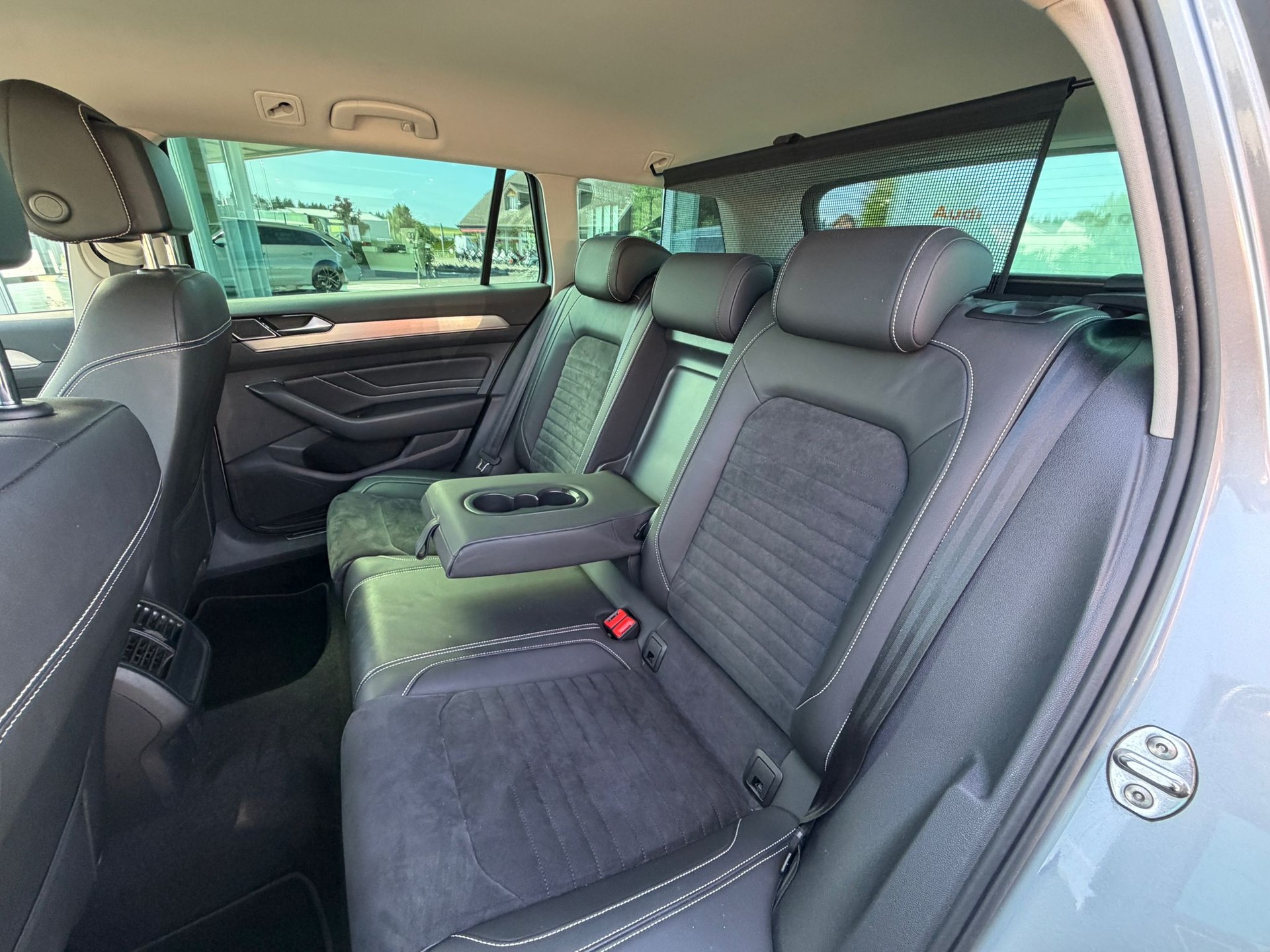 VW Passat 2.0 TDI BMT Elegance 4Motion DSG-image-24