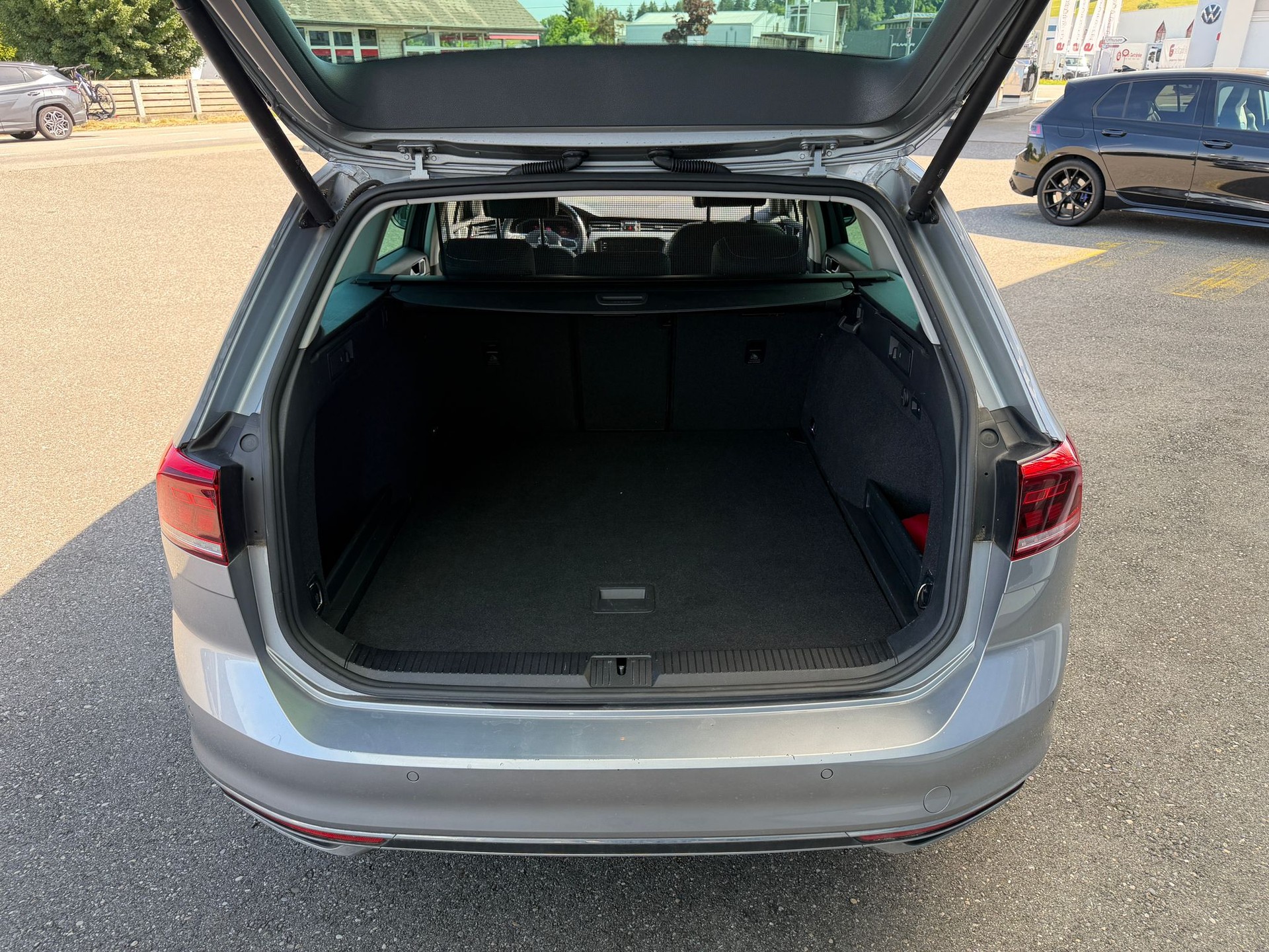 VW Passat 2.0 TDI BMT Elegance 4Motion DSG-image-25