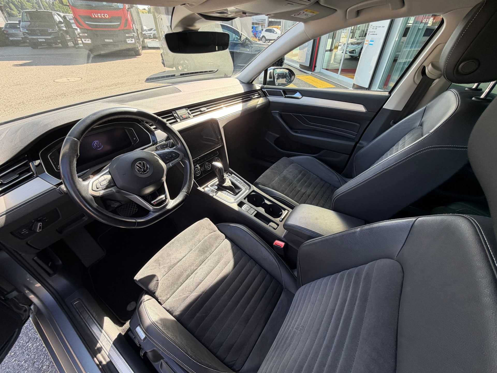 VW Passat 2.0 TDI BMT Elegance 4Motion DSG-image-10