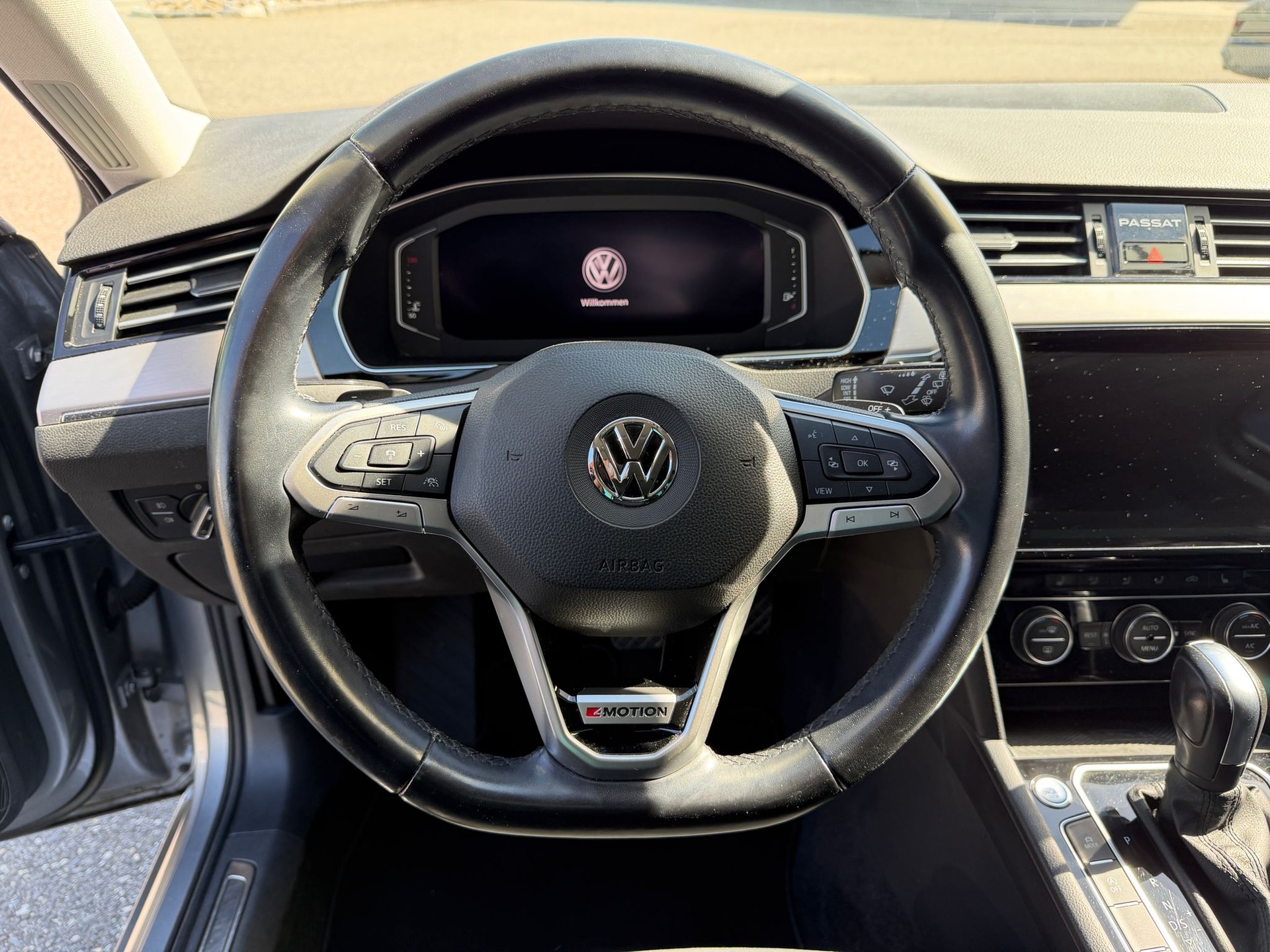 VW Passat 2.0 TDI BMT Elegance 4Motion DSG-image-15