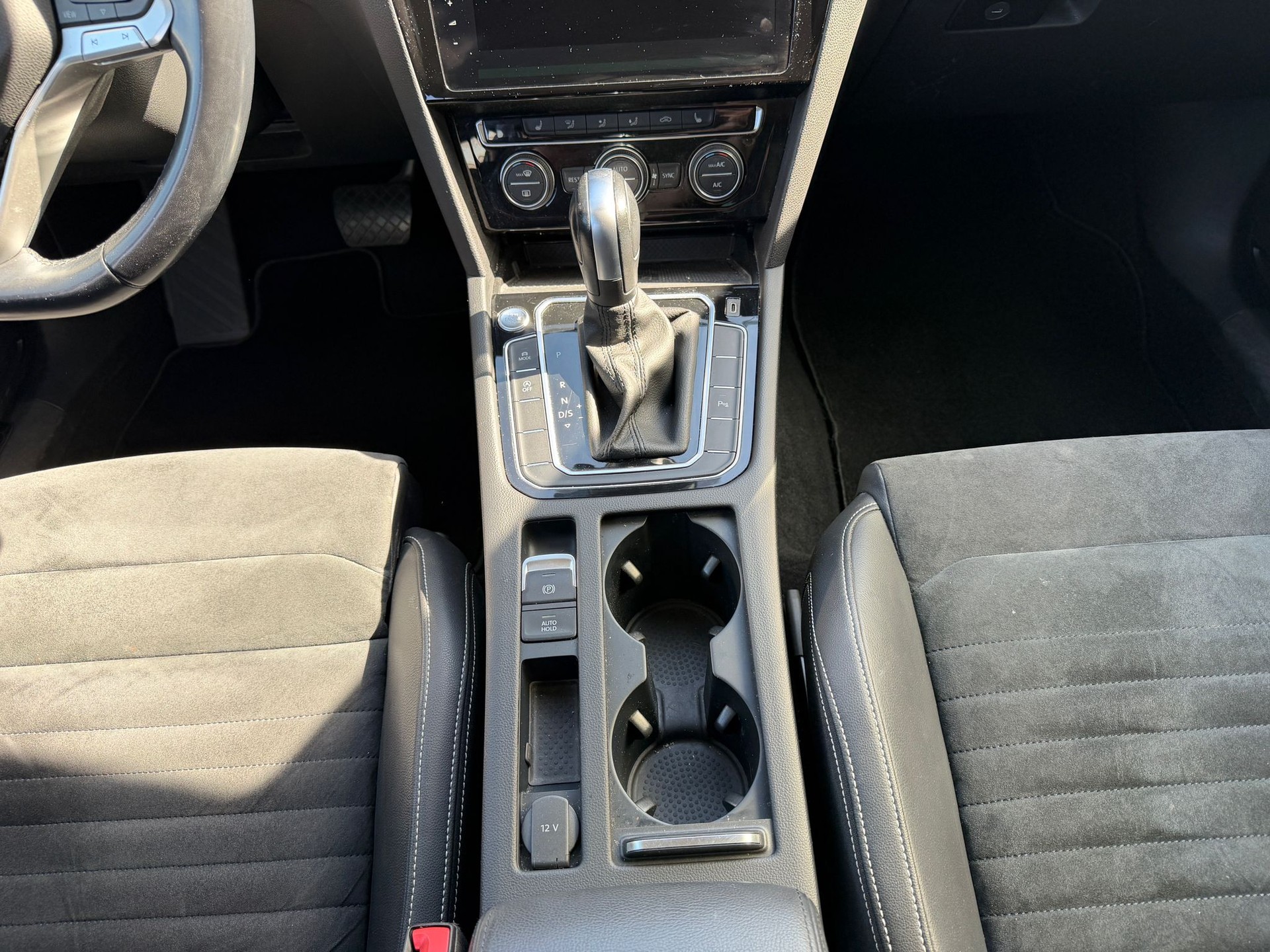 VW Passat 2.0 TDI BMT Elegance 4Motion DSG-image-20