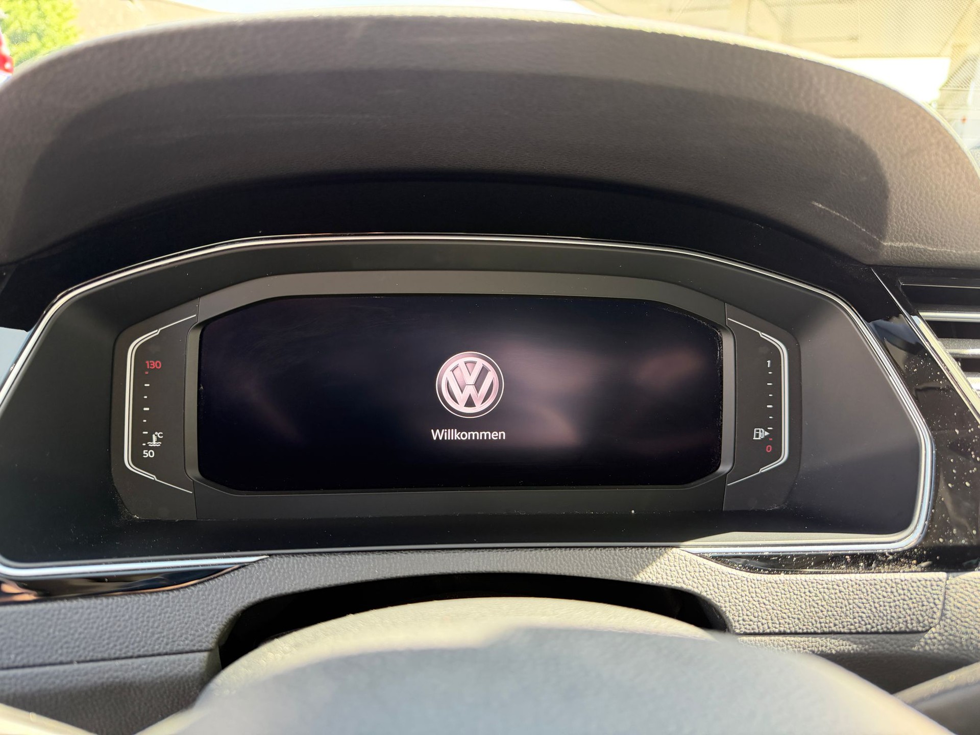 VW Passat 2.0 TDI BMT Elegance 4Motion DSG-image-14