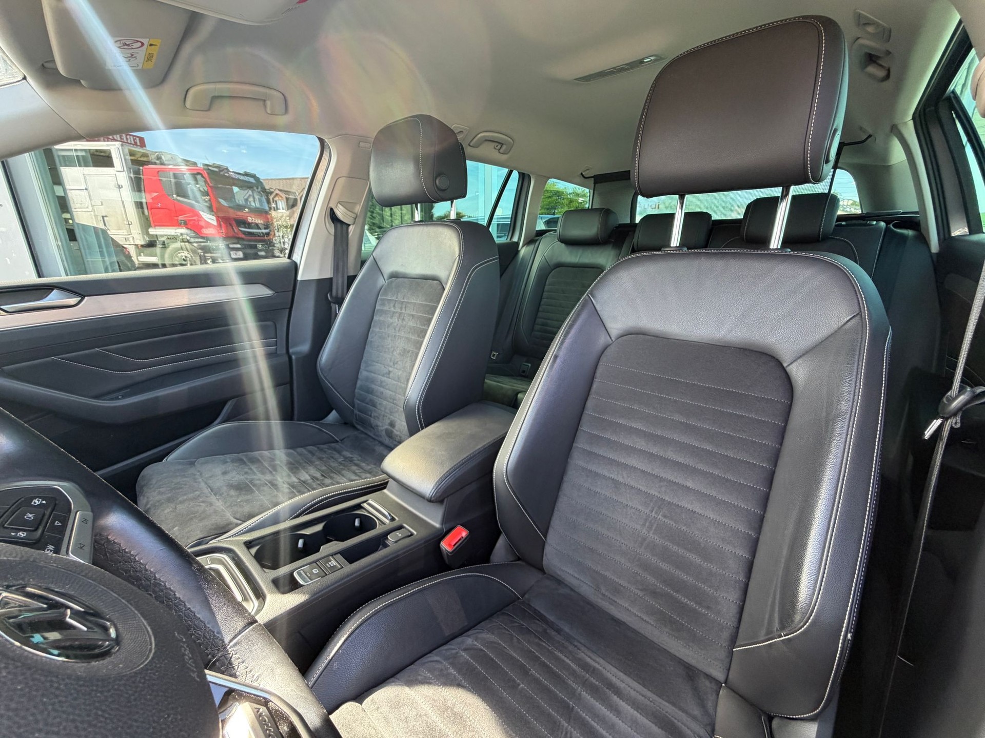VW Passat 2.0 TDI BMT Elegance 4Motion DSG-image-22