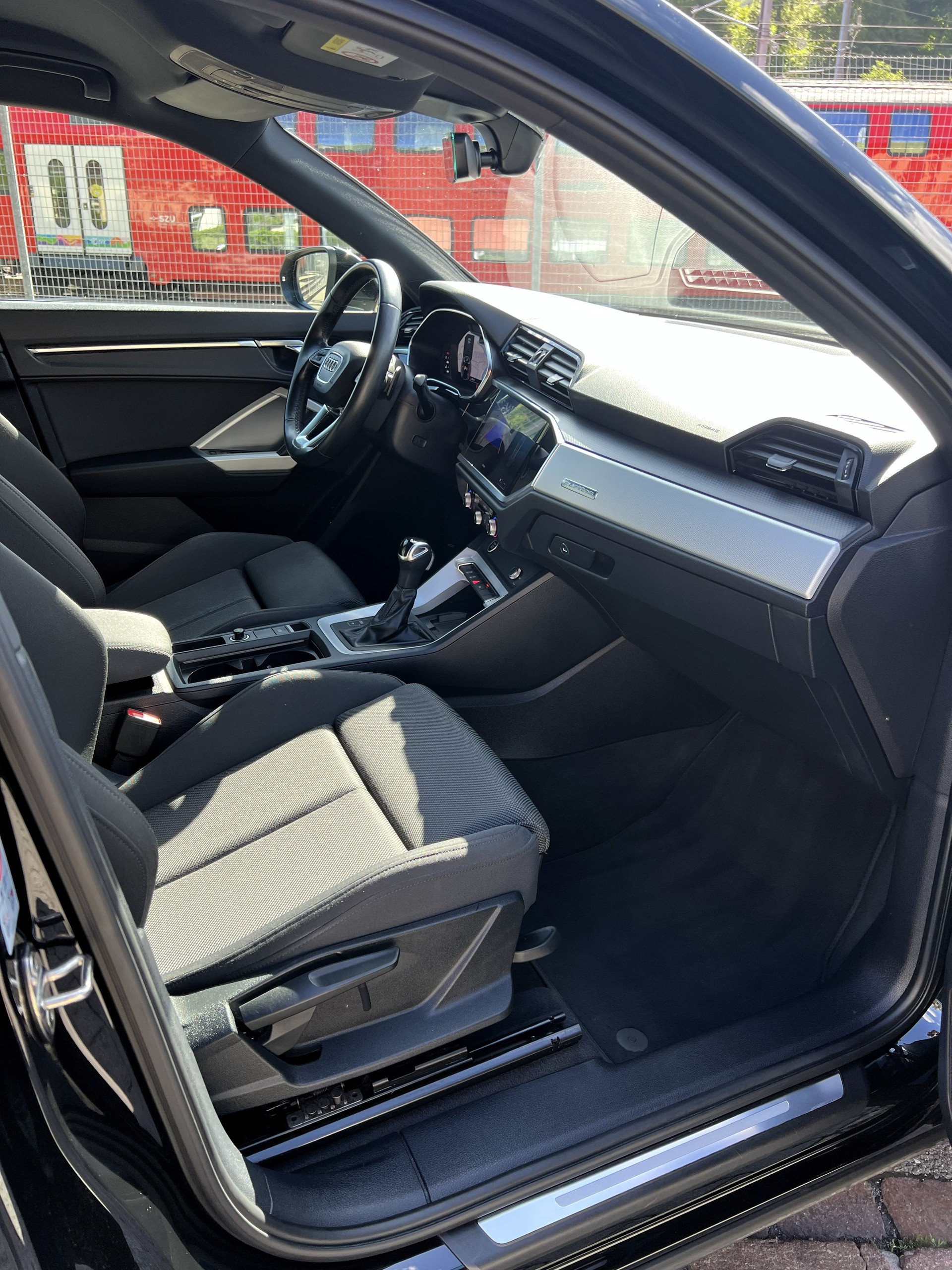 AUDI Q3 40 TDI advanced quattro S-tronic-image-14