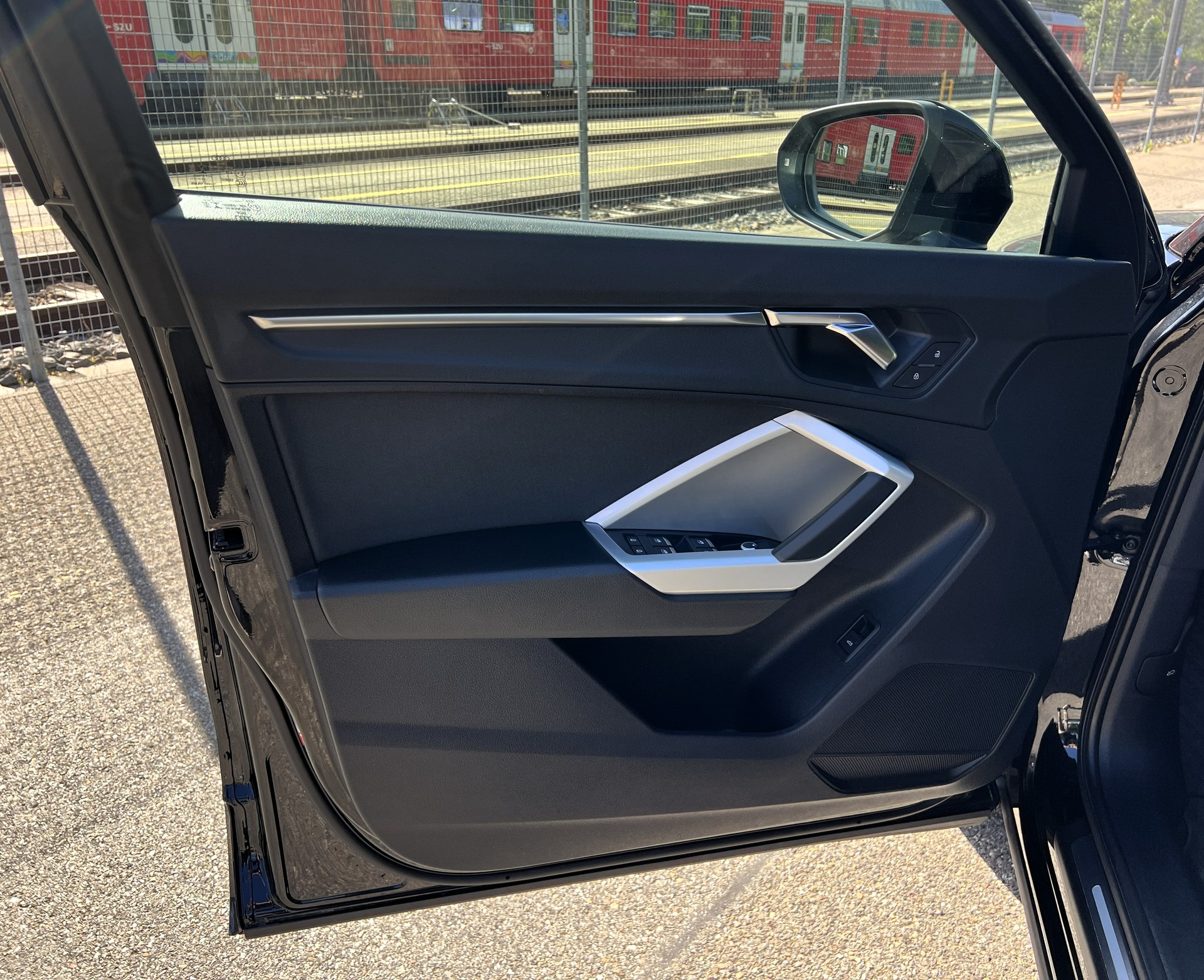 AUDI Q3 40 TDI advanced quattro S-tronic-image-17