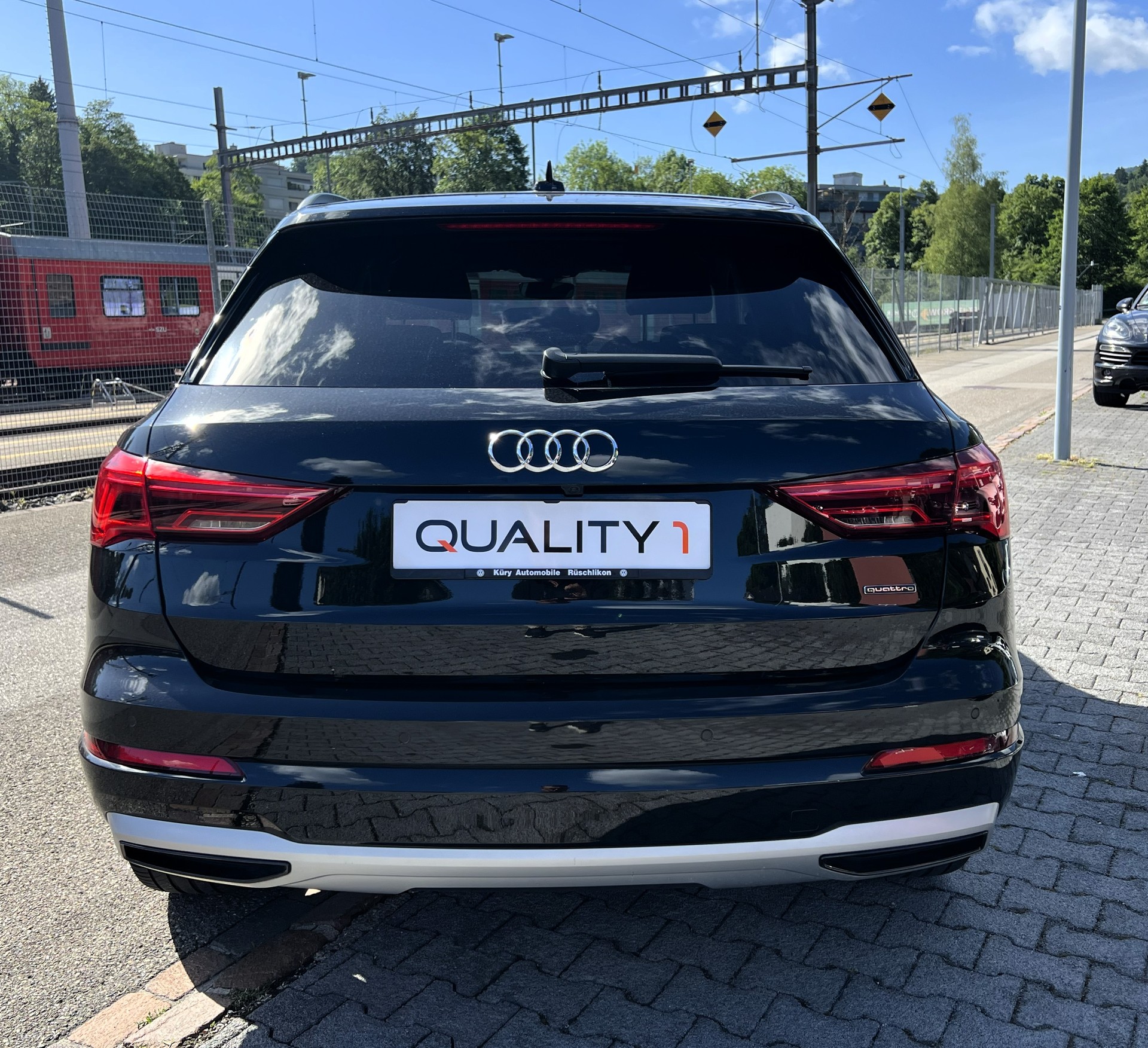 AUDI Q3 40 TDI advanced quattro S-tronic-showroom-element-3