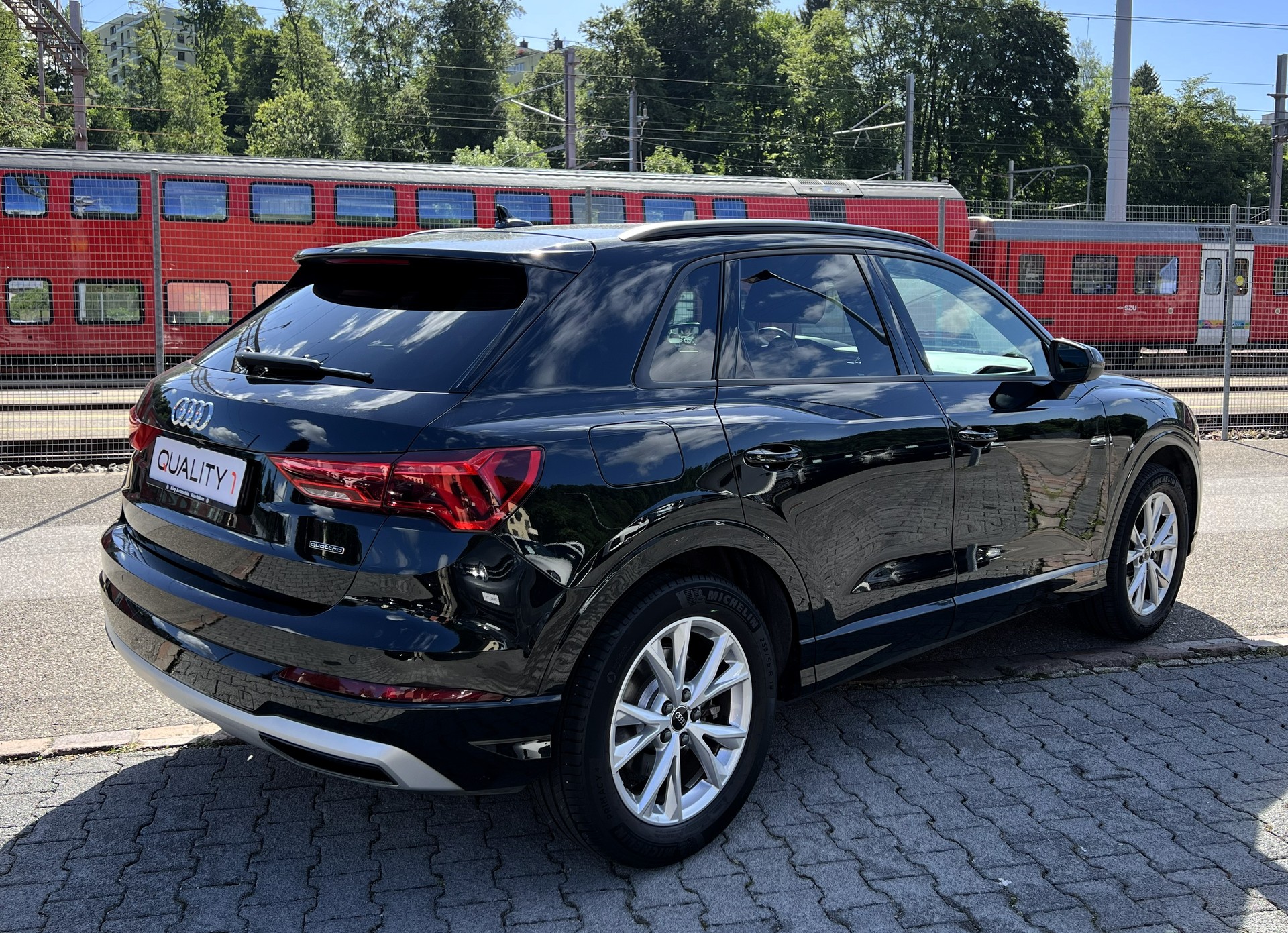 AUDI Q3 40 TDI advanced quattro S-tronic-image-4
