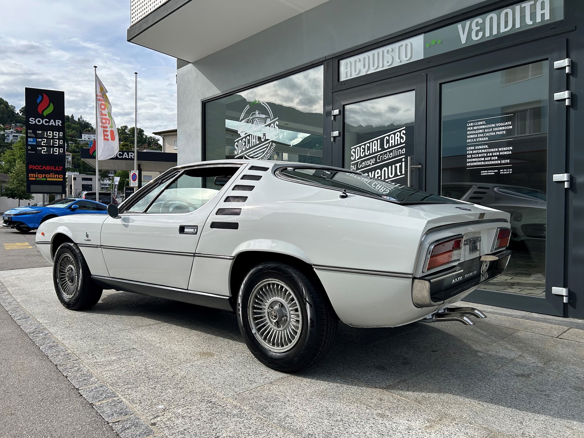 ALFA ROMEO MONTREAL-showroom-element-2