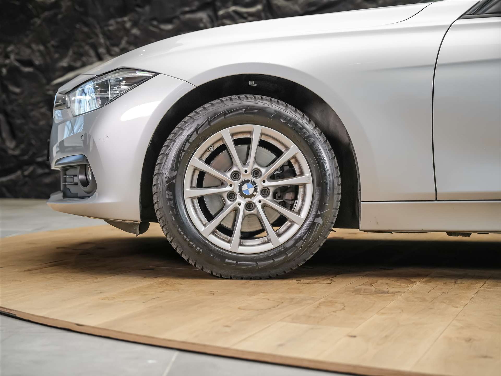 BMW 320d xDrive Touring Steptronic *Head Up Display*Abstandsregler*Adaptiver LED Scheinwerfer*-image-15