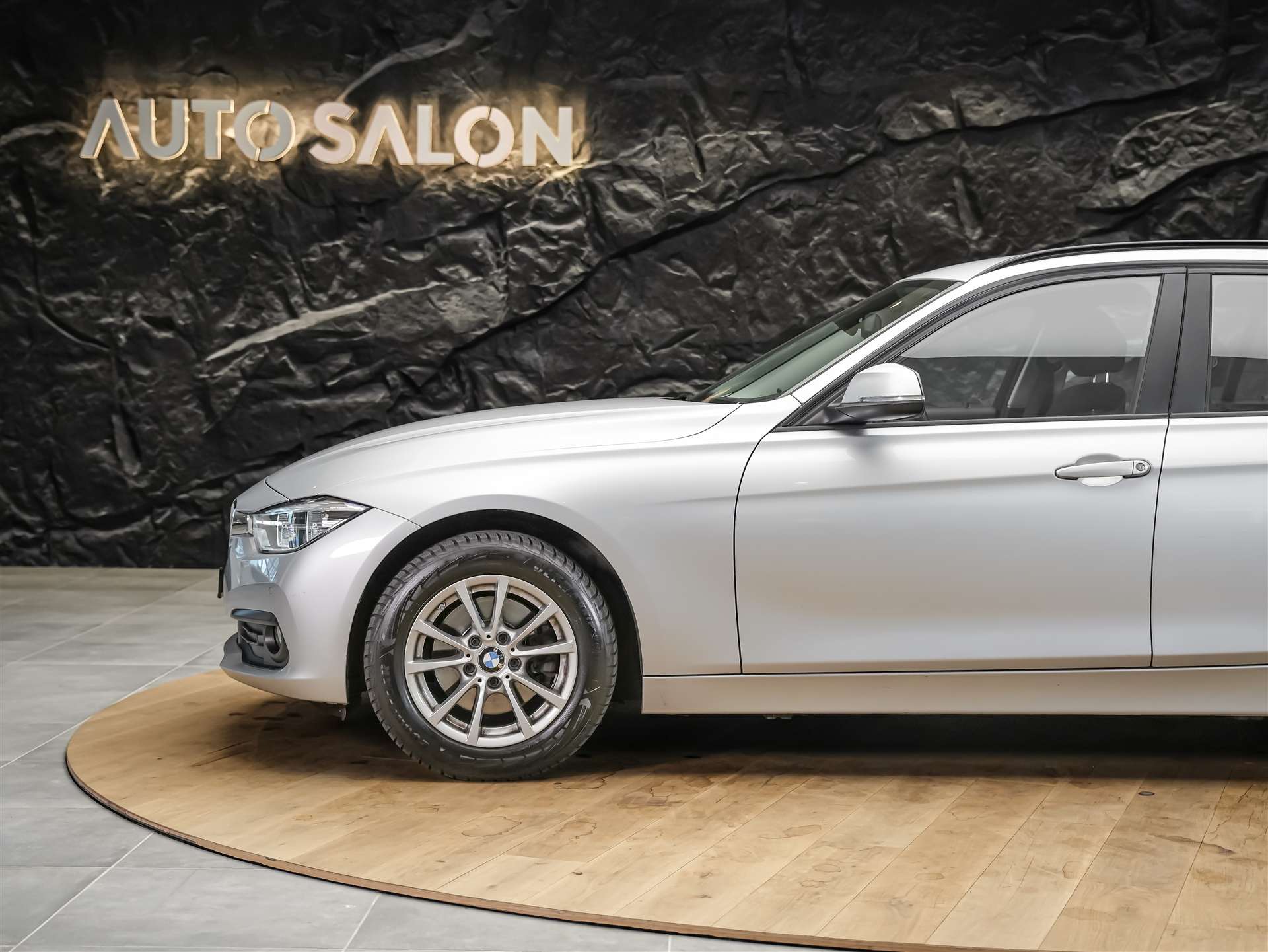 BMW 320d xDrive Touring Steptronic *Head Up Display*Abstandsregler*Adaptiver LED Scheinwerfer*-image-14