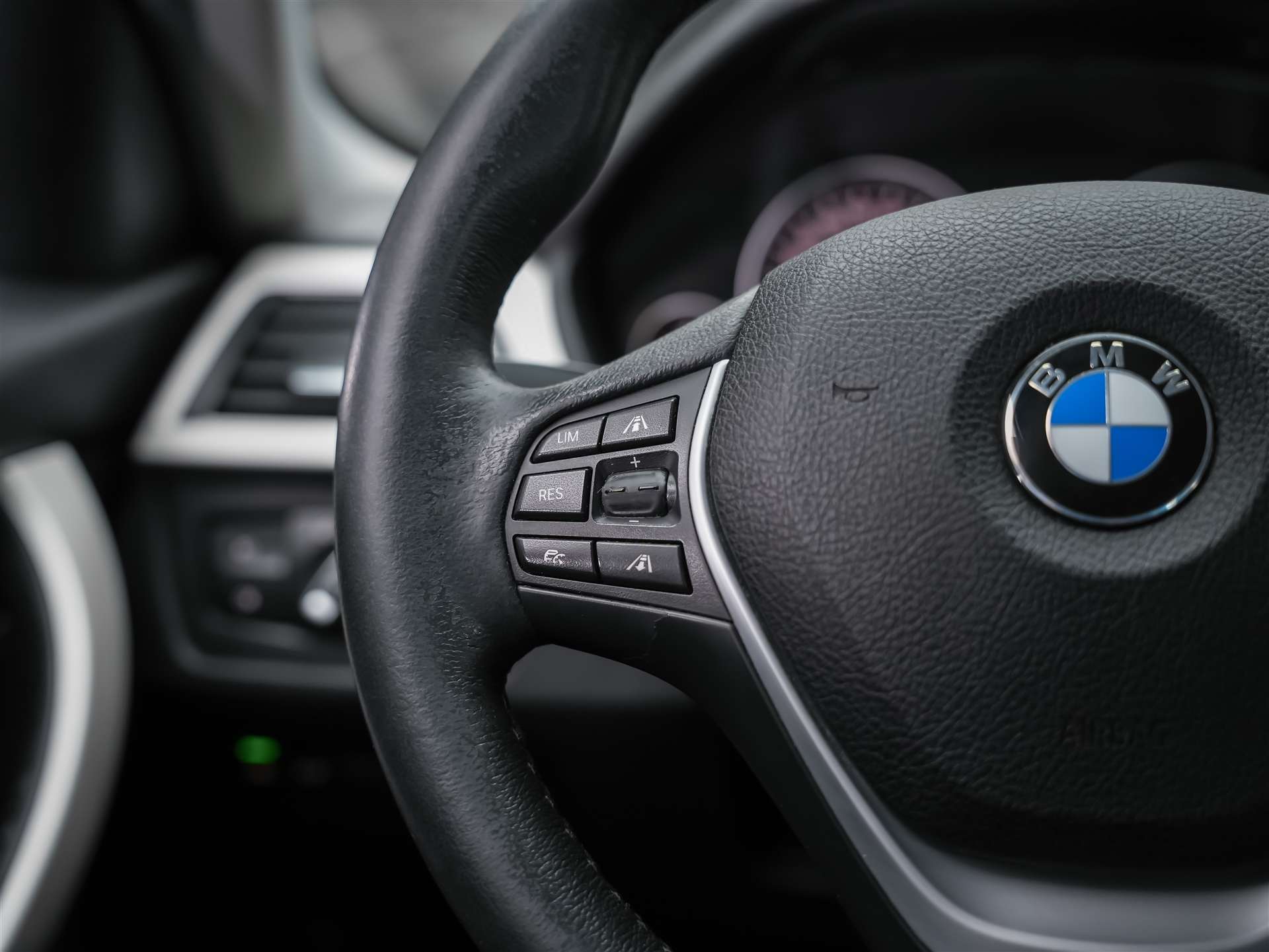 BMW 320d xDrive Touring Steptronic *Head Up Display*Abstandsregler*Adaptiver LED Scheinwerfer*-image-26