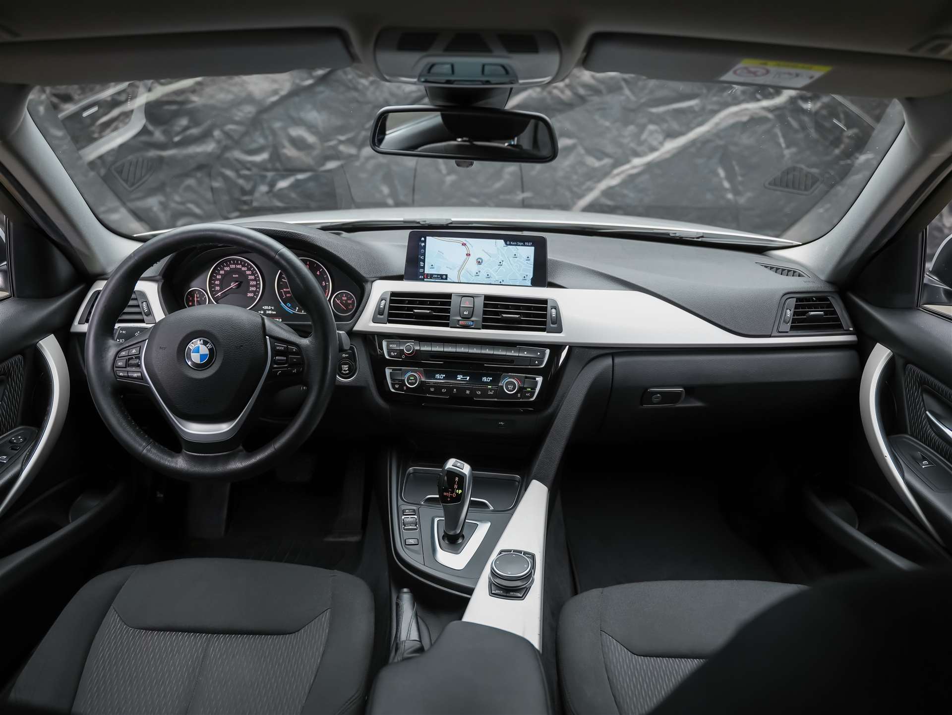 BMW 320d xDrive Touring Steptronic *Head Up Display*Abstandsregler*Adaptiver LED Scheinwerfer*-image-17