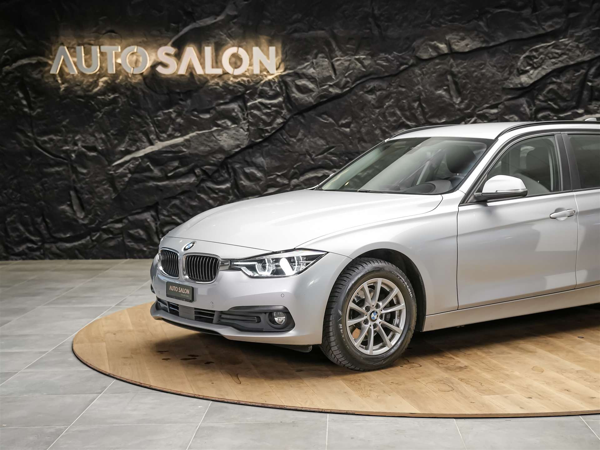 BMW 320d xDrive Touring Steptronic *Head Up Display*Abstandsregler*Adaptiver LED Scheinwerfer*-image-13
