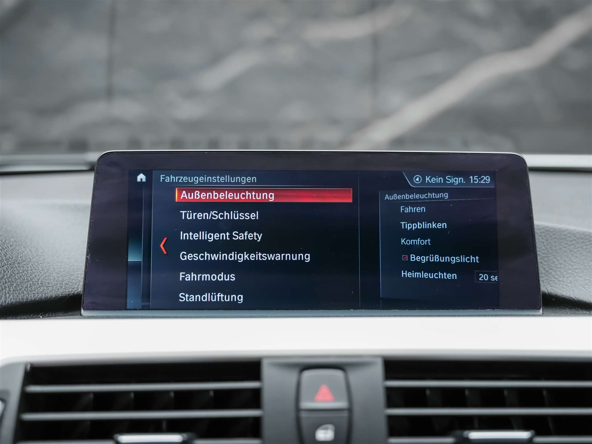 BMW 320d xDrive Touring Steptronic *Head Up Display*Abstandsregler*Adaptiver LED Scheinwerfer*-image-31