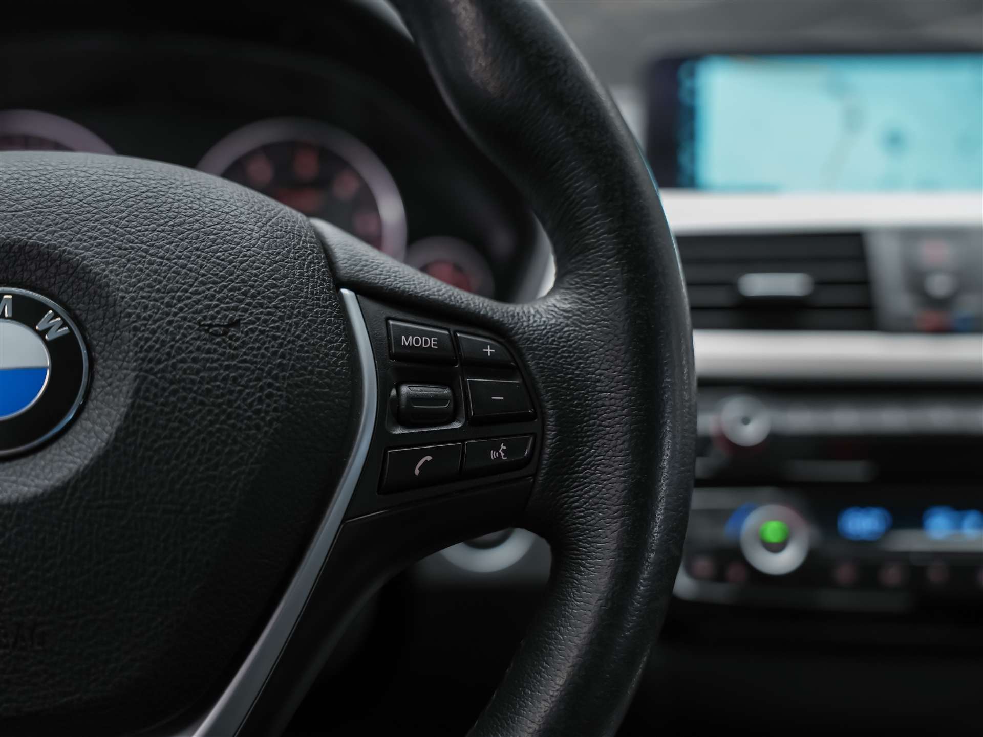 BMW 320d xDrive Touring Steptronic *Head Up Display*Abstandsregler*Adaptiver LED Scheinwerfer*-image-27