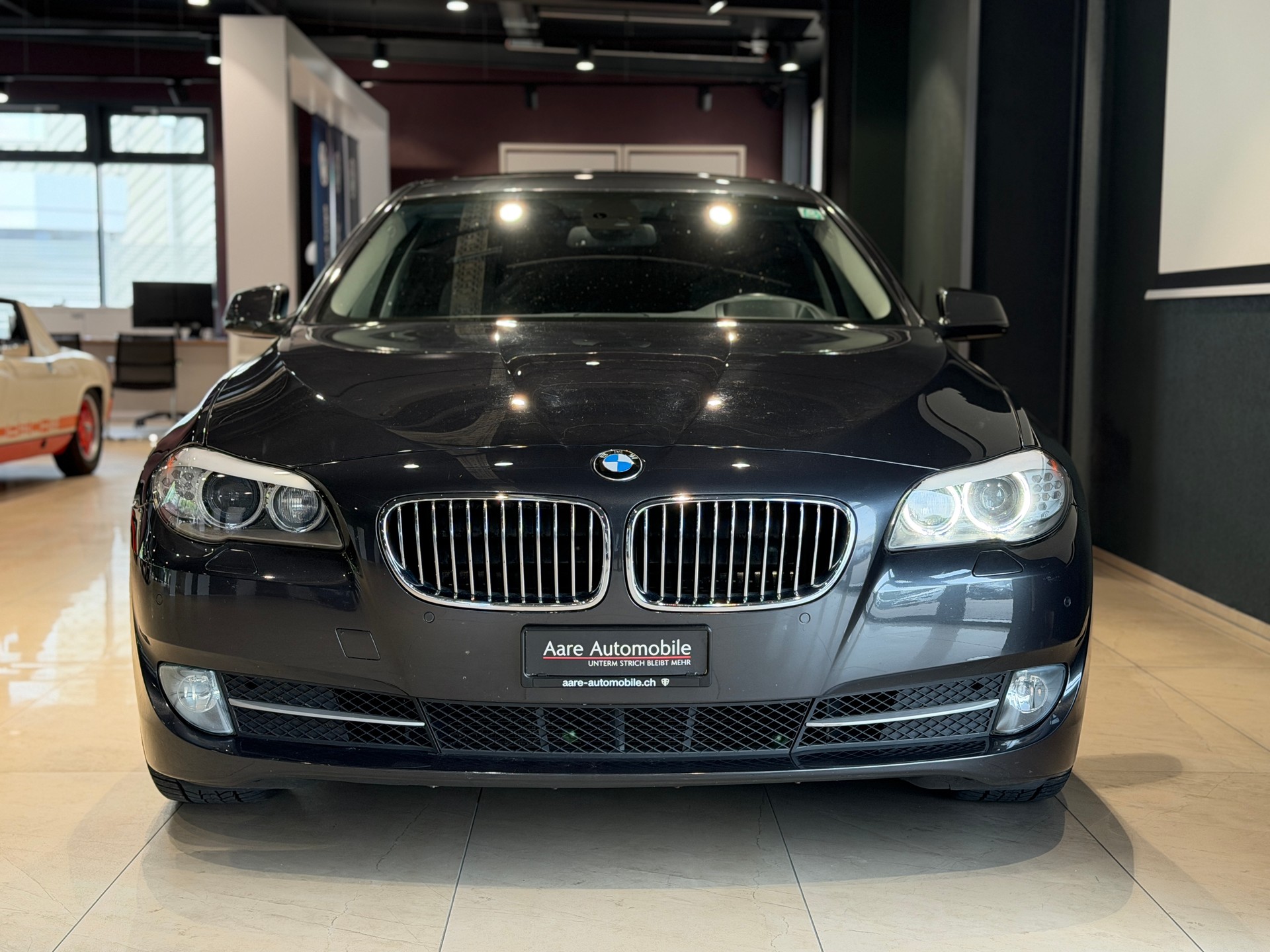 BMW 530 d Steptronic-showroom-element-1