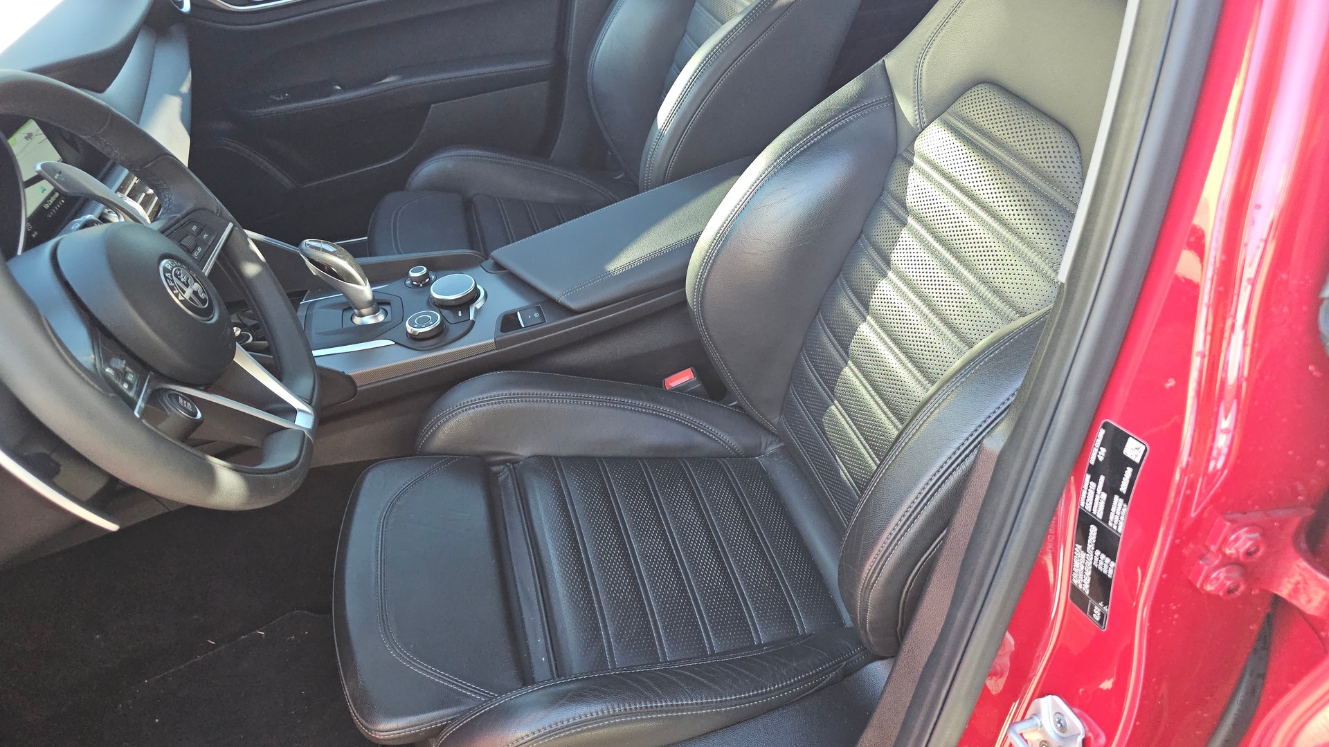 ALFA ROMEO Giulia 2.2 JTDM Veloce Q4 Automatic-image-5