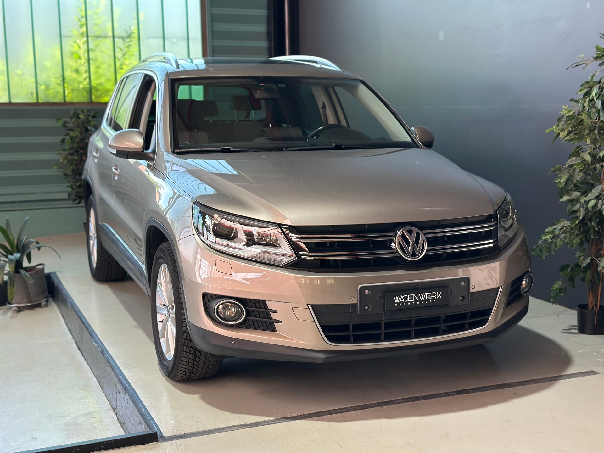 VW Tiguan 2.0 TSI Sport&Style 4Motion DSG-showroom-element-1