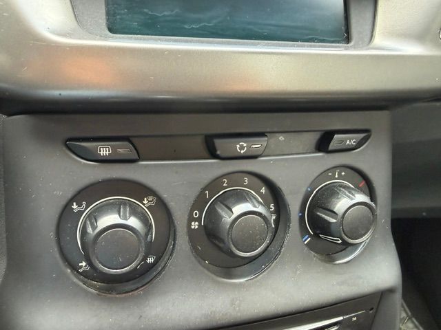 CITROEN C3 1.2i Attraction-image-8