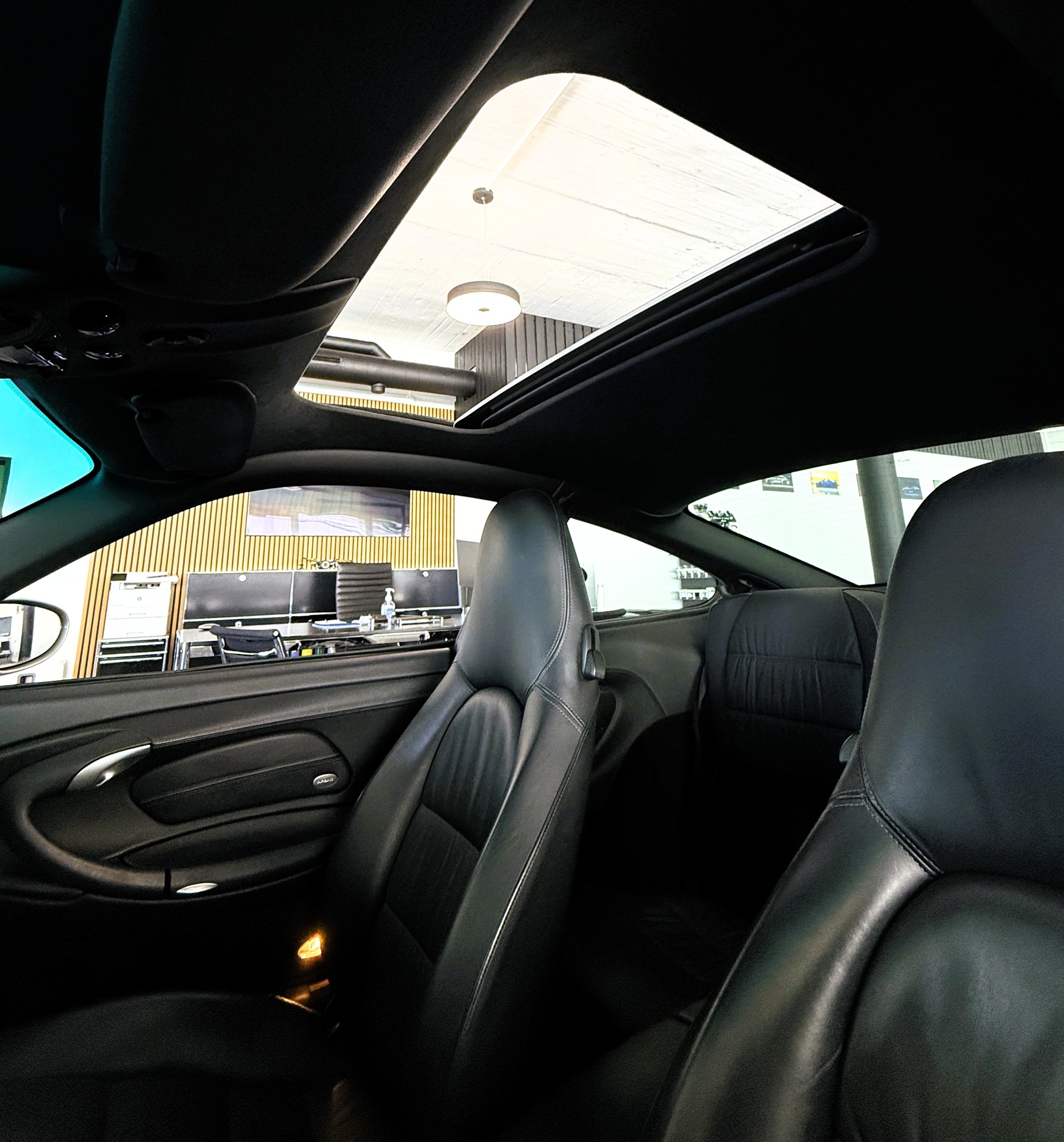 PORSCHE 911 Carrera 4 S-image-16