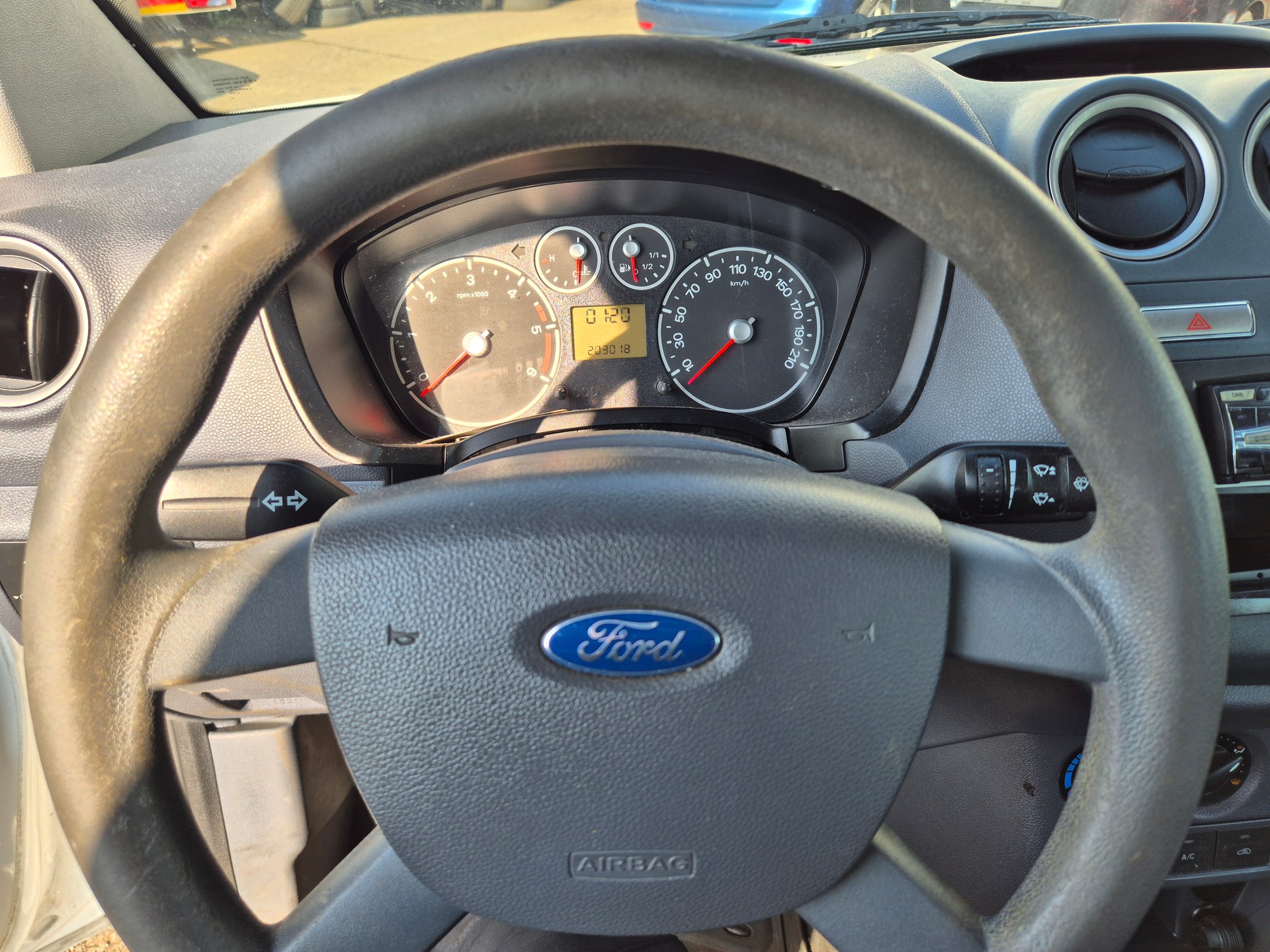 FORD TOURNEO CONNECT-image-11