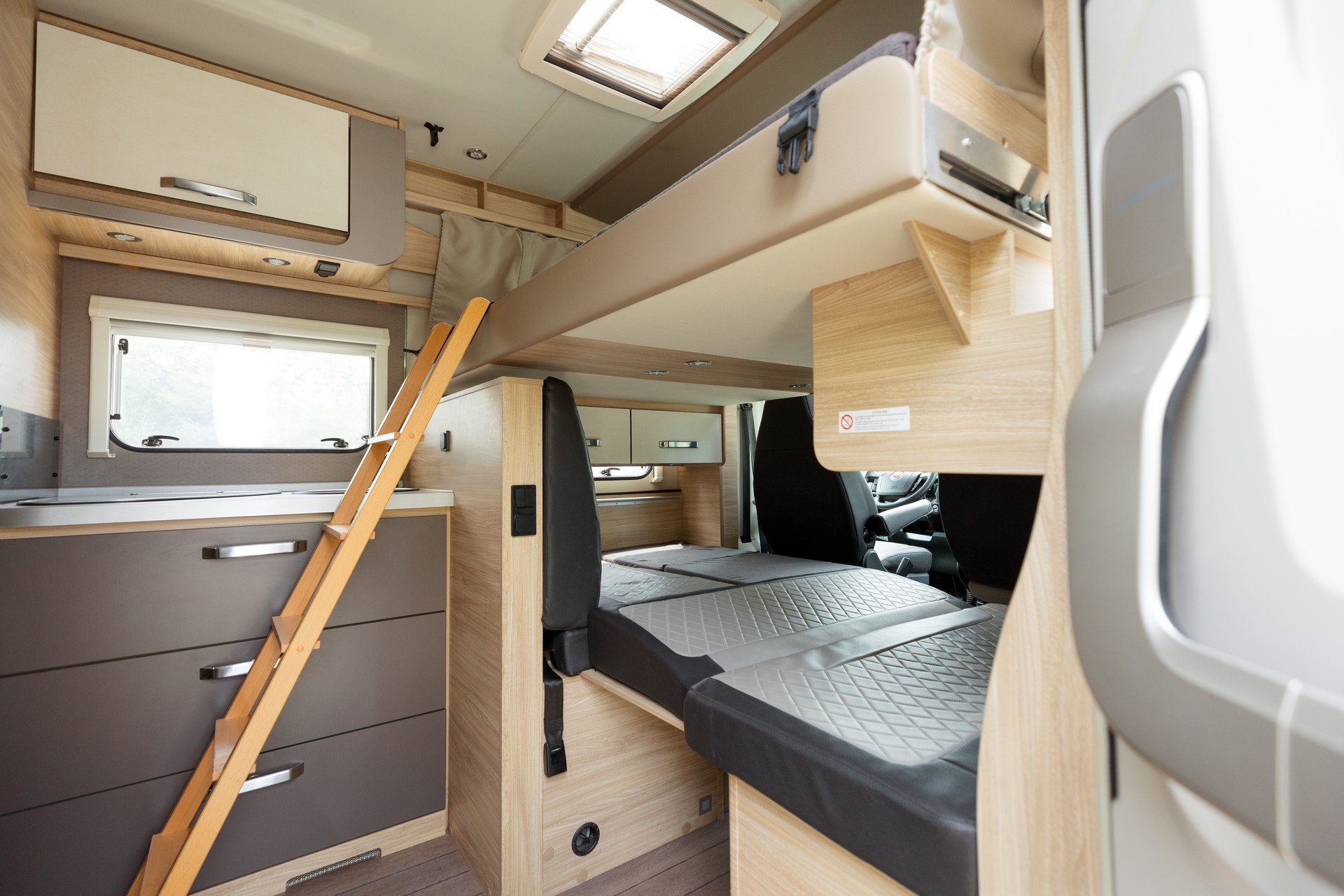 FIAT 2021 Fiat Ducato Weinsberg Carasuite | Voll ausgestattet | Schlafplätze für 5-image-4
