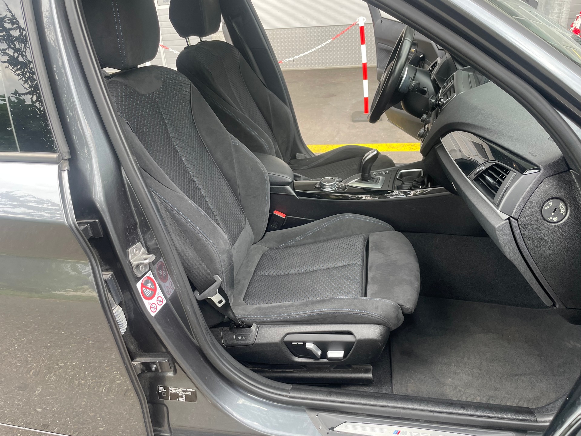 BMW M135i xDrive Steptronic-image-8